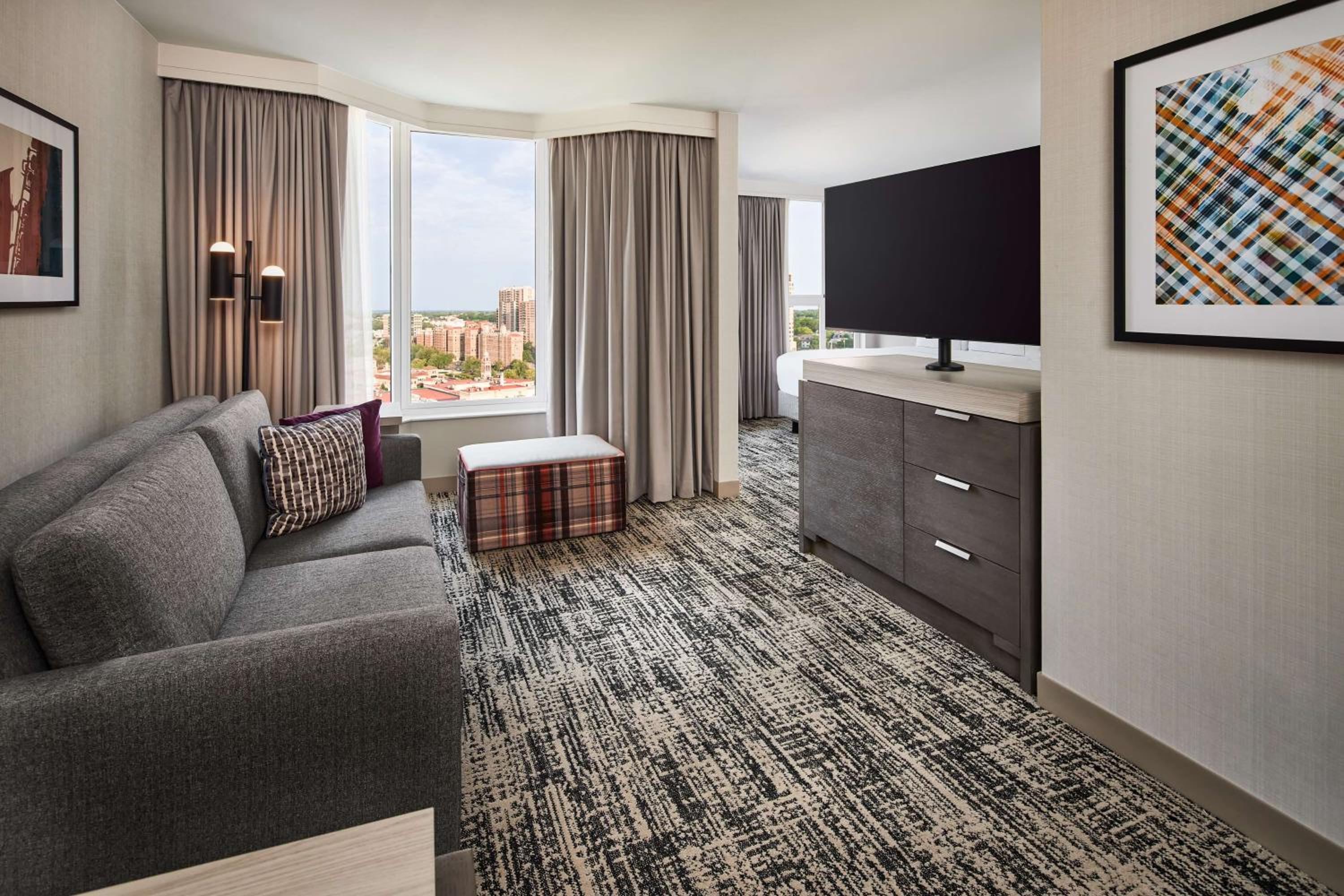 Queen Studio Suite with Two Queen Beds - Hearing Accessible - Photo 4