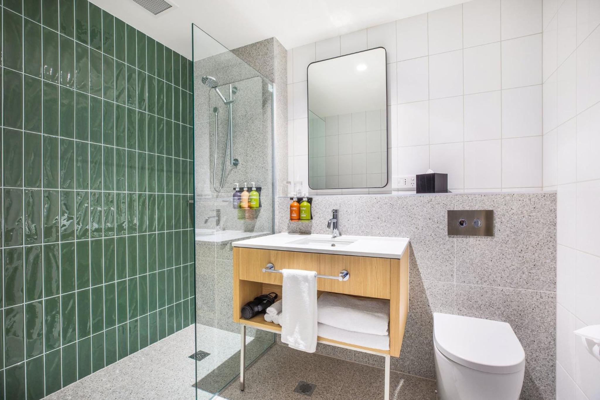 Premium Double Room with Two Double Beds - Photo 4