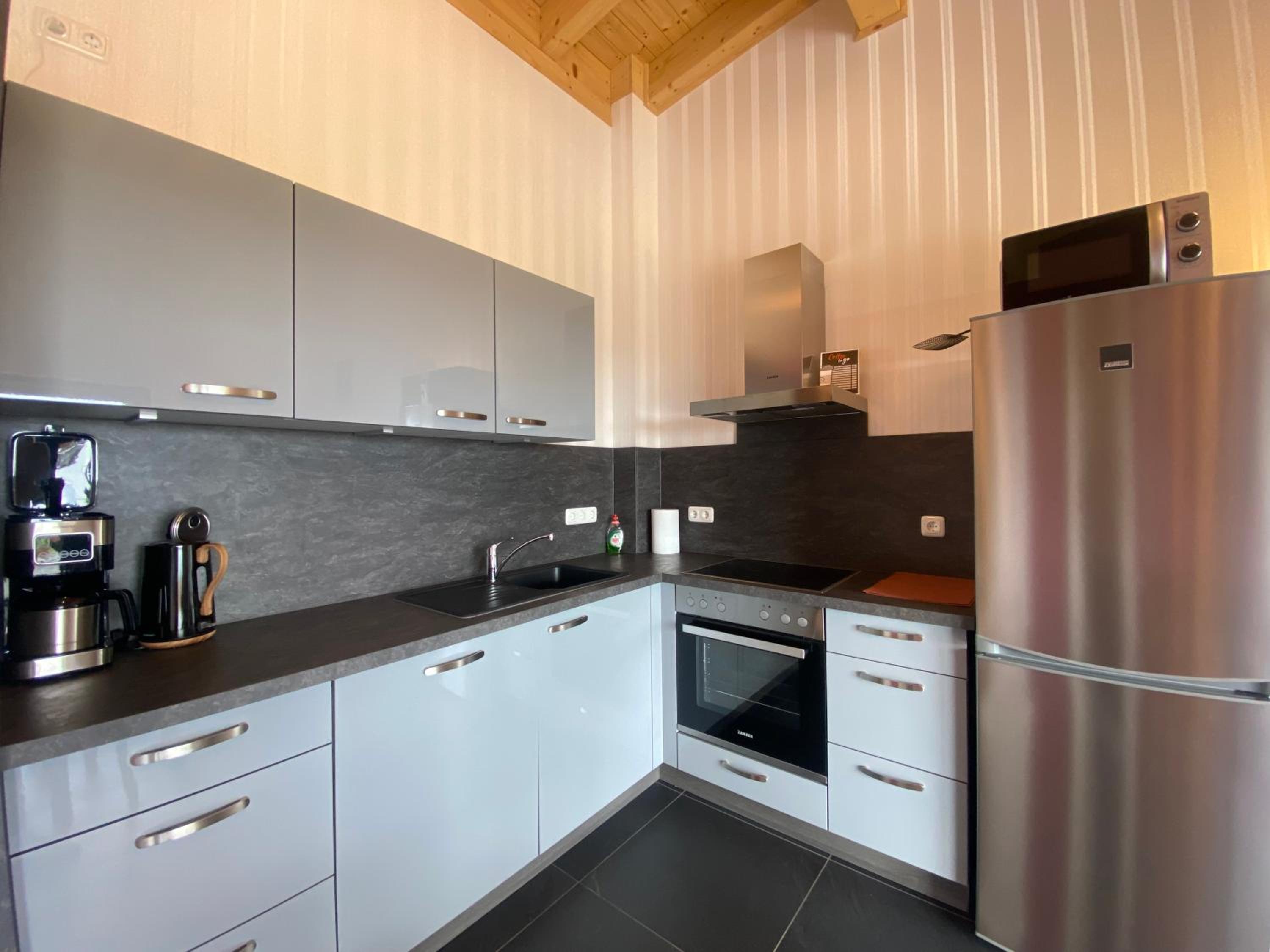 Double Room with Balcony - Photo 8