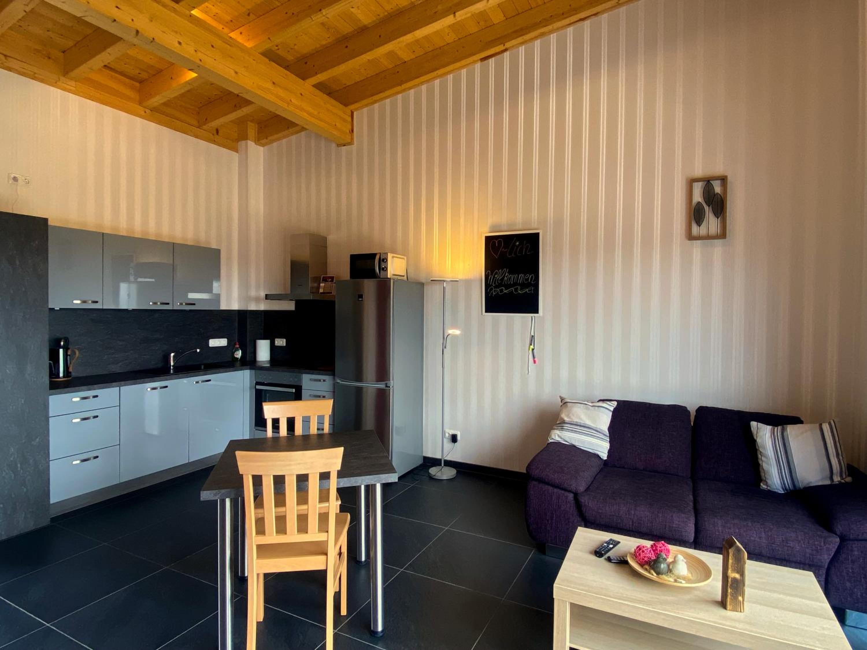 Double Room with Balcony - Photo 10