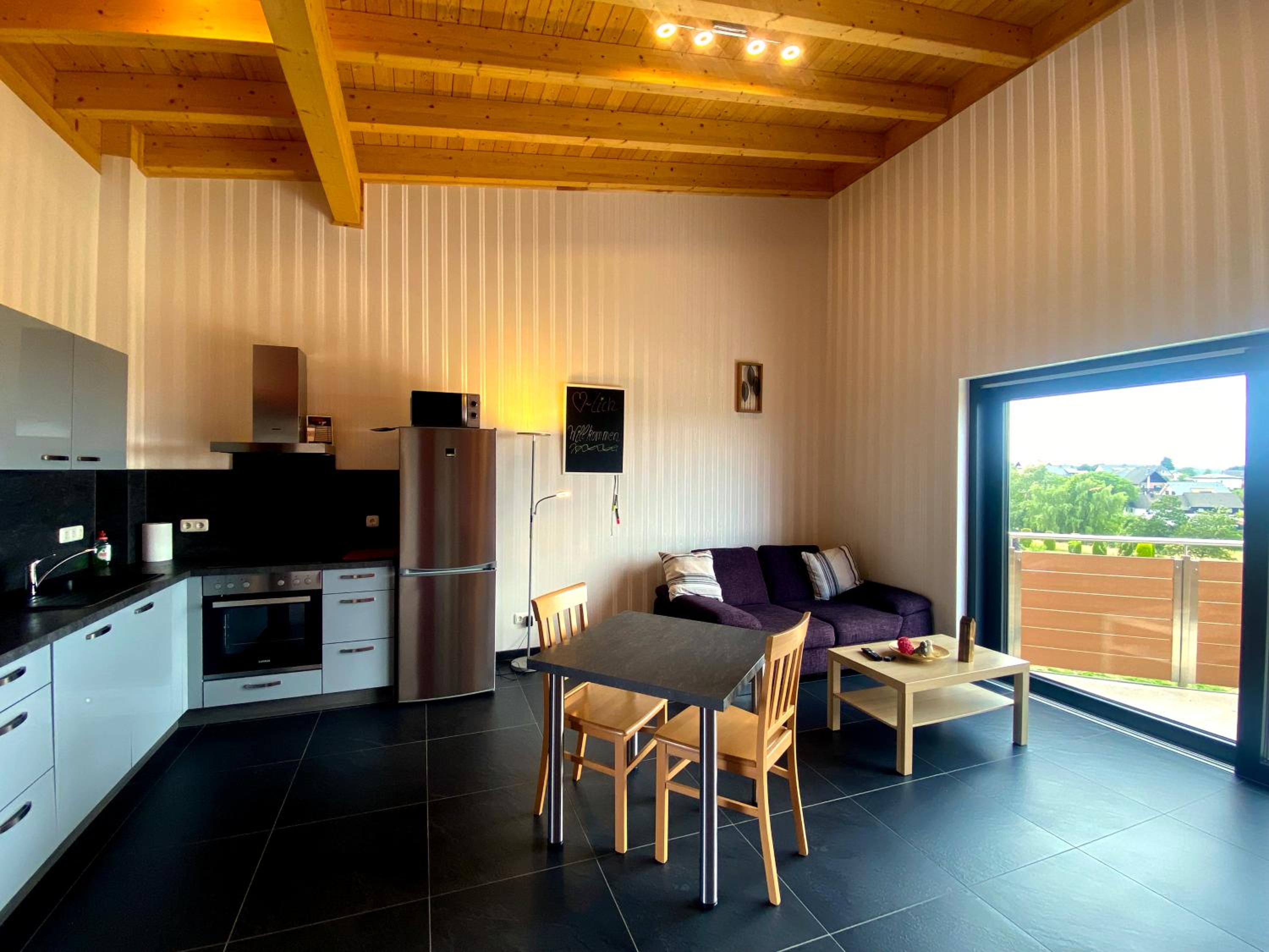 Double Room with Balcony - Photo 9