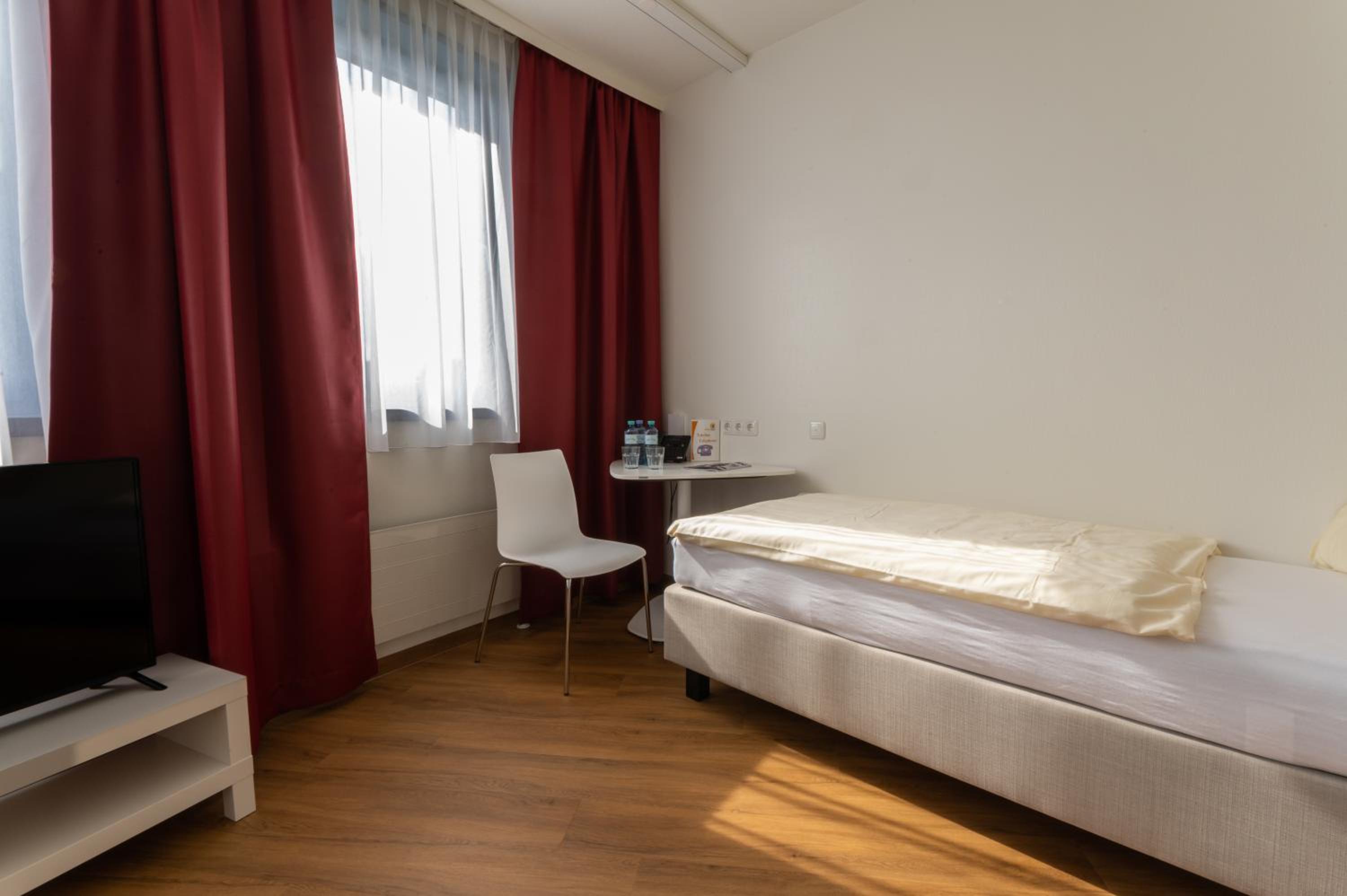 Single Room photo 2