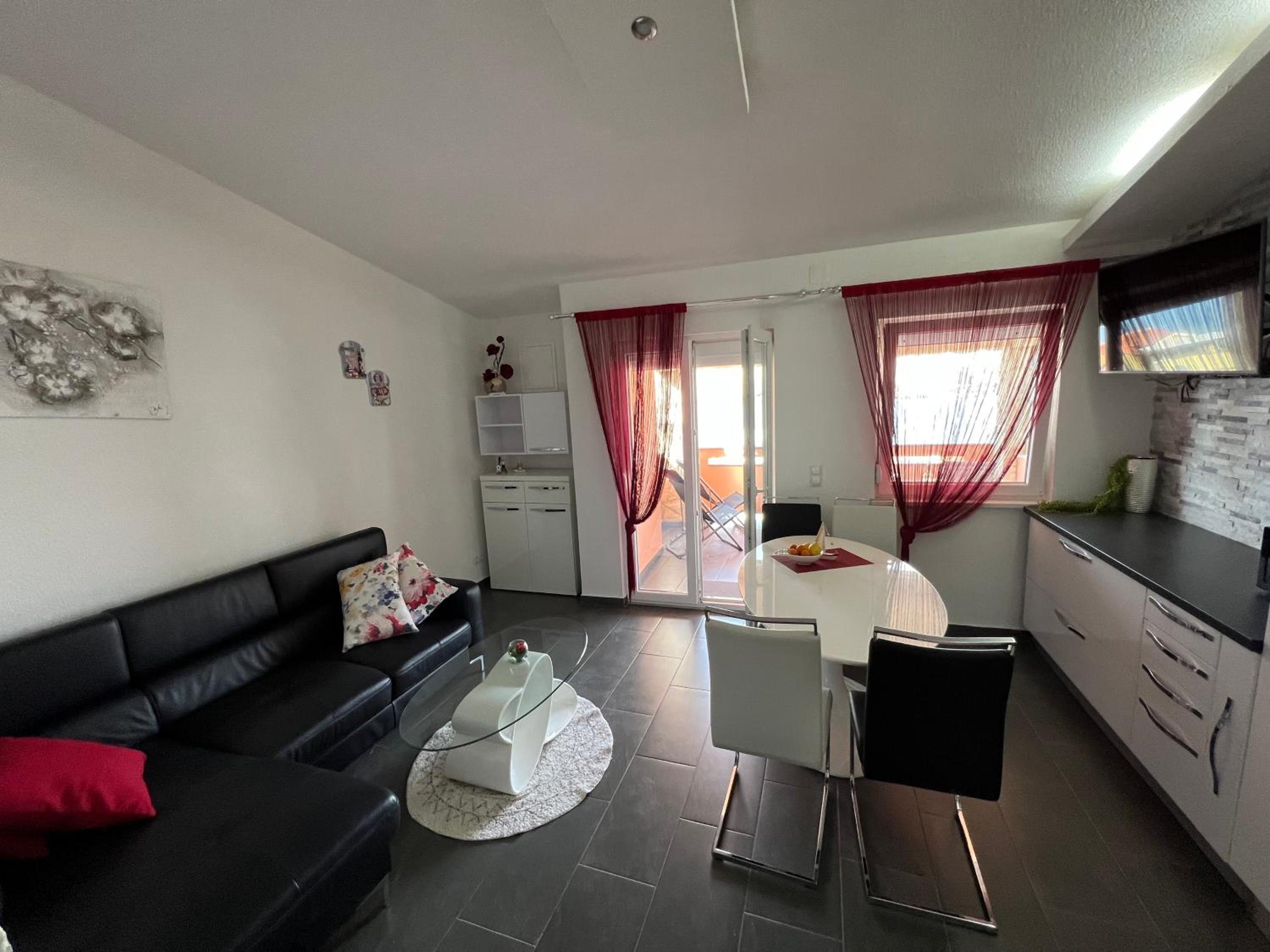 One-Bedroom Apartment photo 3