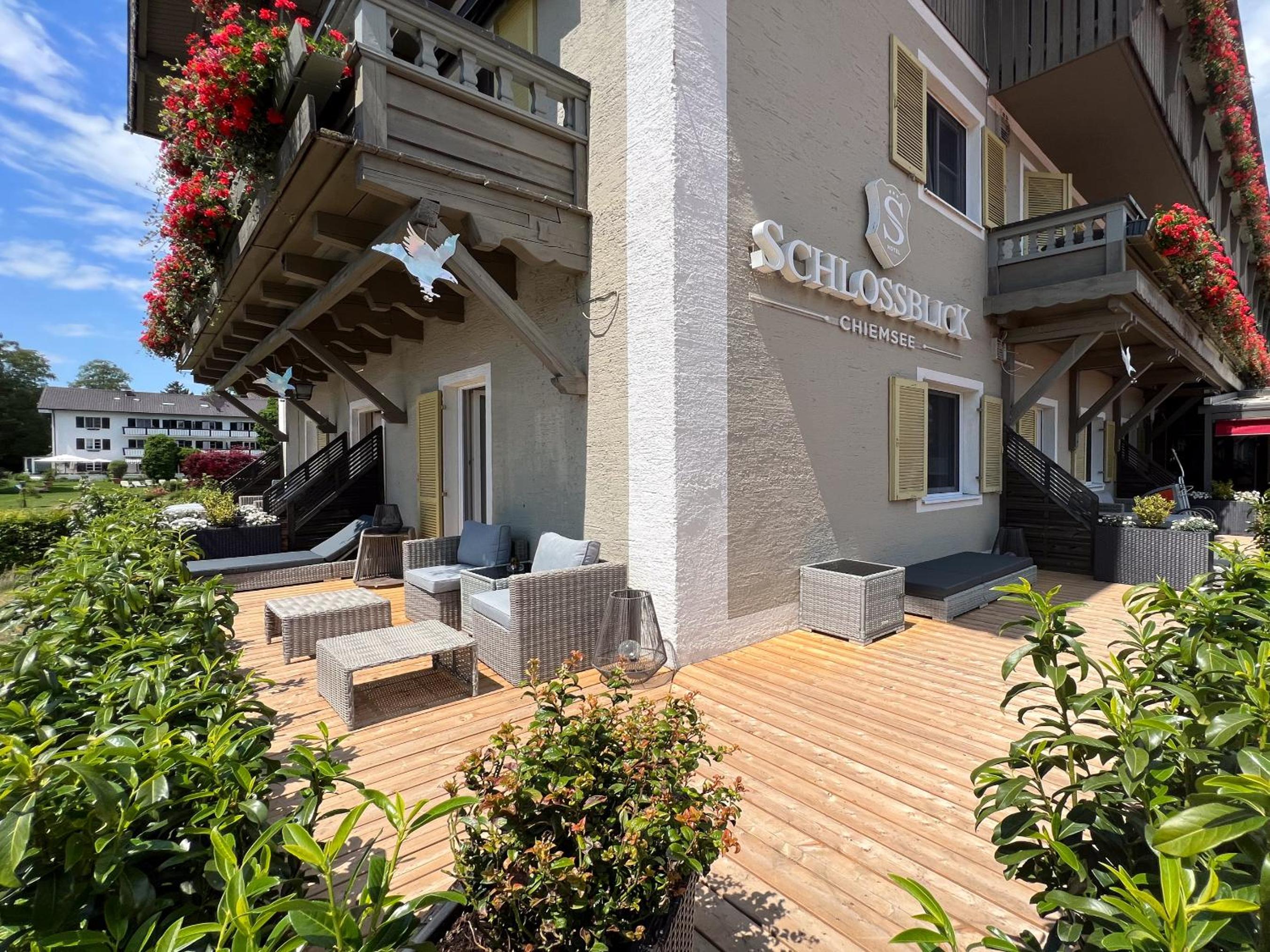 Double or Twin Room with terrace and lake view photo 2