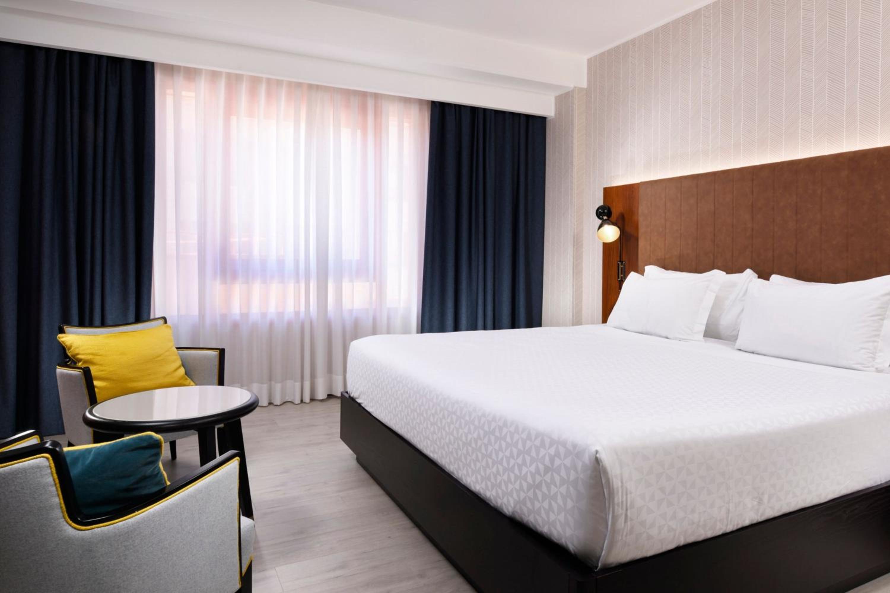 One-Bedroom King Suite