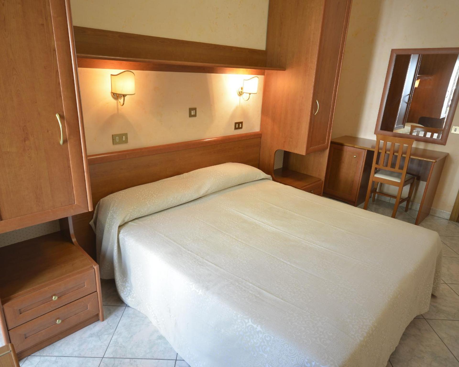 Economy Double Room photo 1