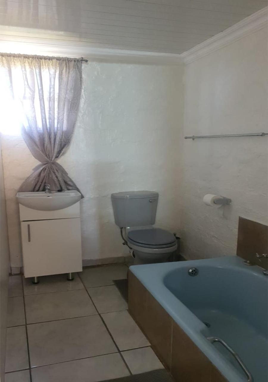 Small Double Room - Photo 10