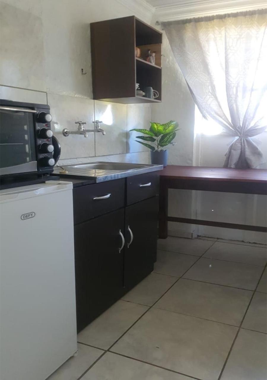 Small Double Room - Photo 5