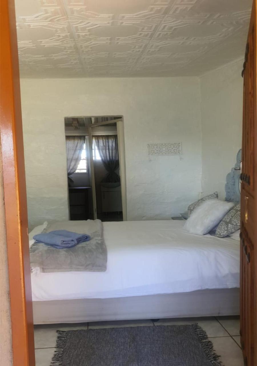 Small Double Room - Photo 1