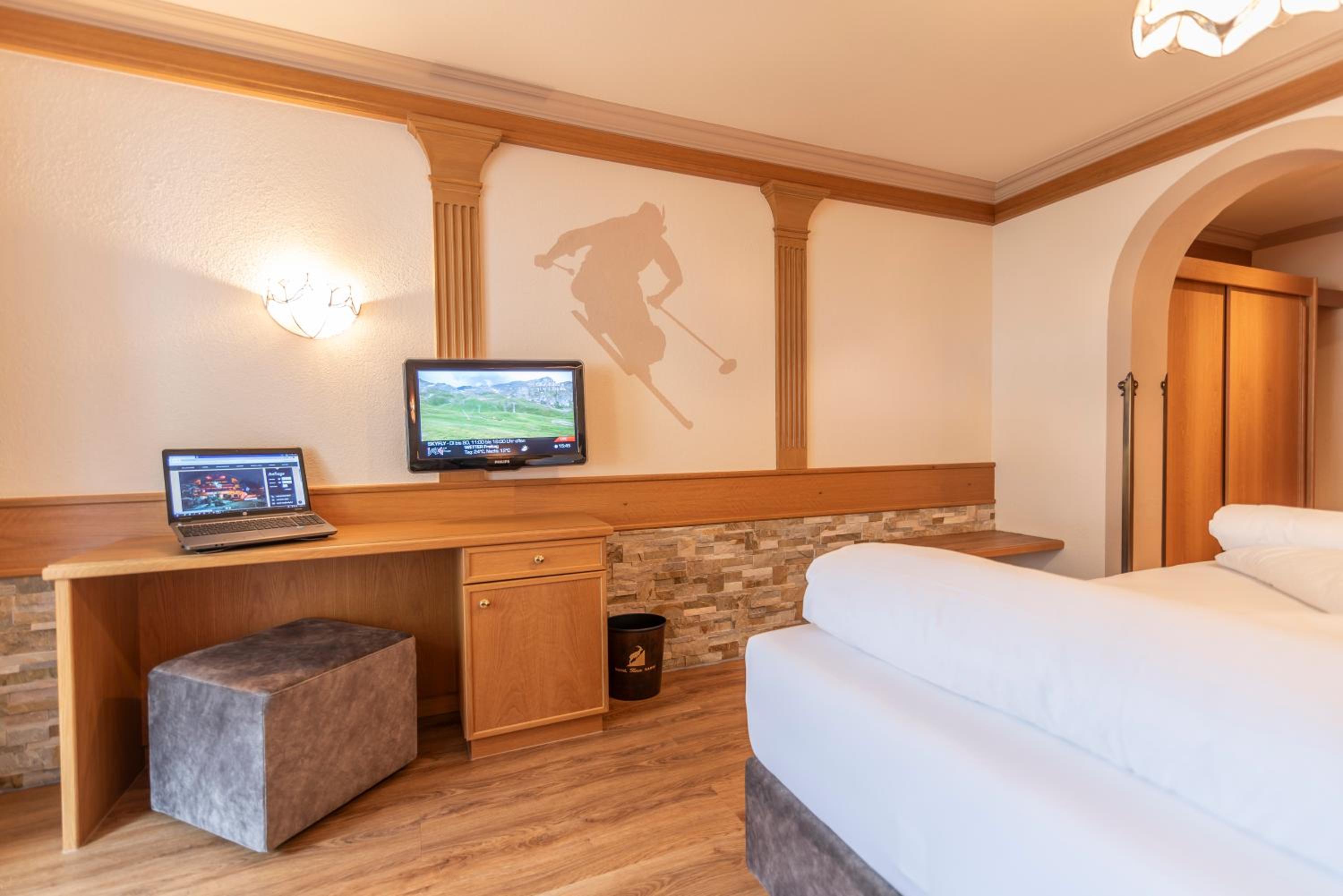 Double or Twin Room with Balcony photo 3
