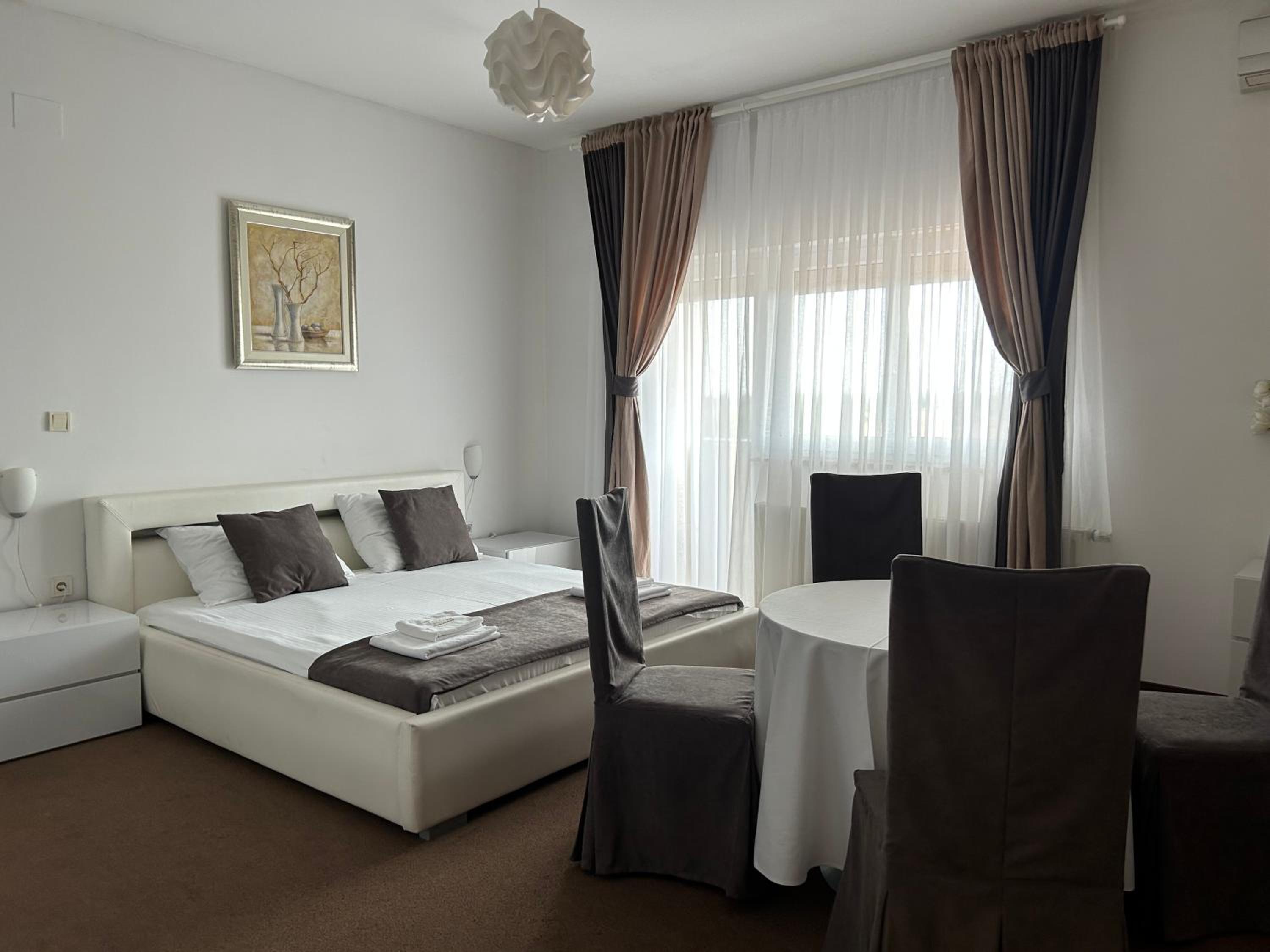 Single Room photo 2