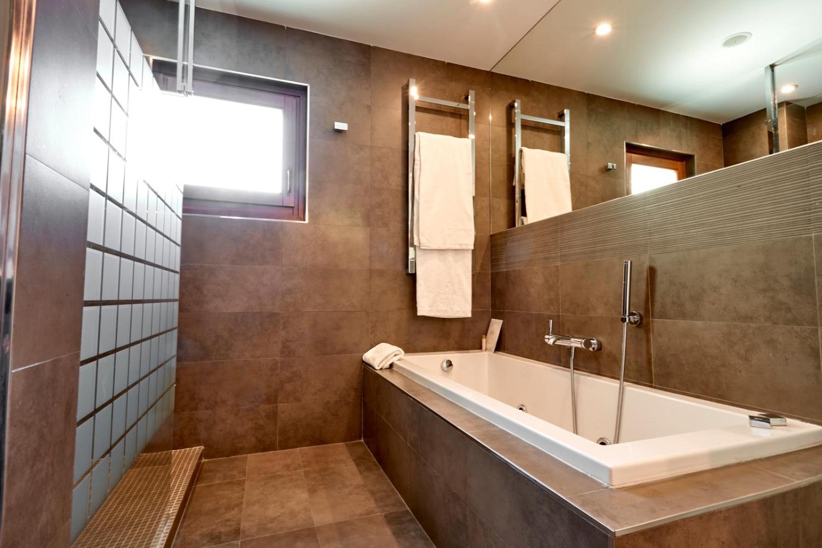 Double Room - Photo 5
