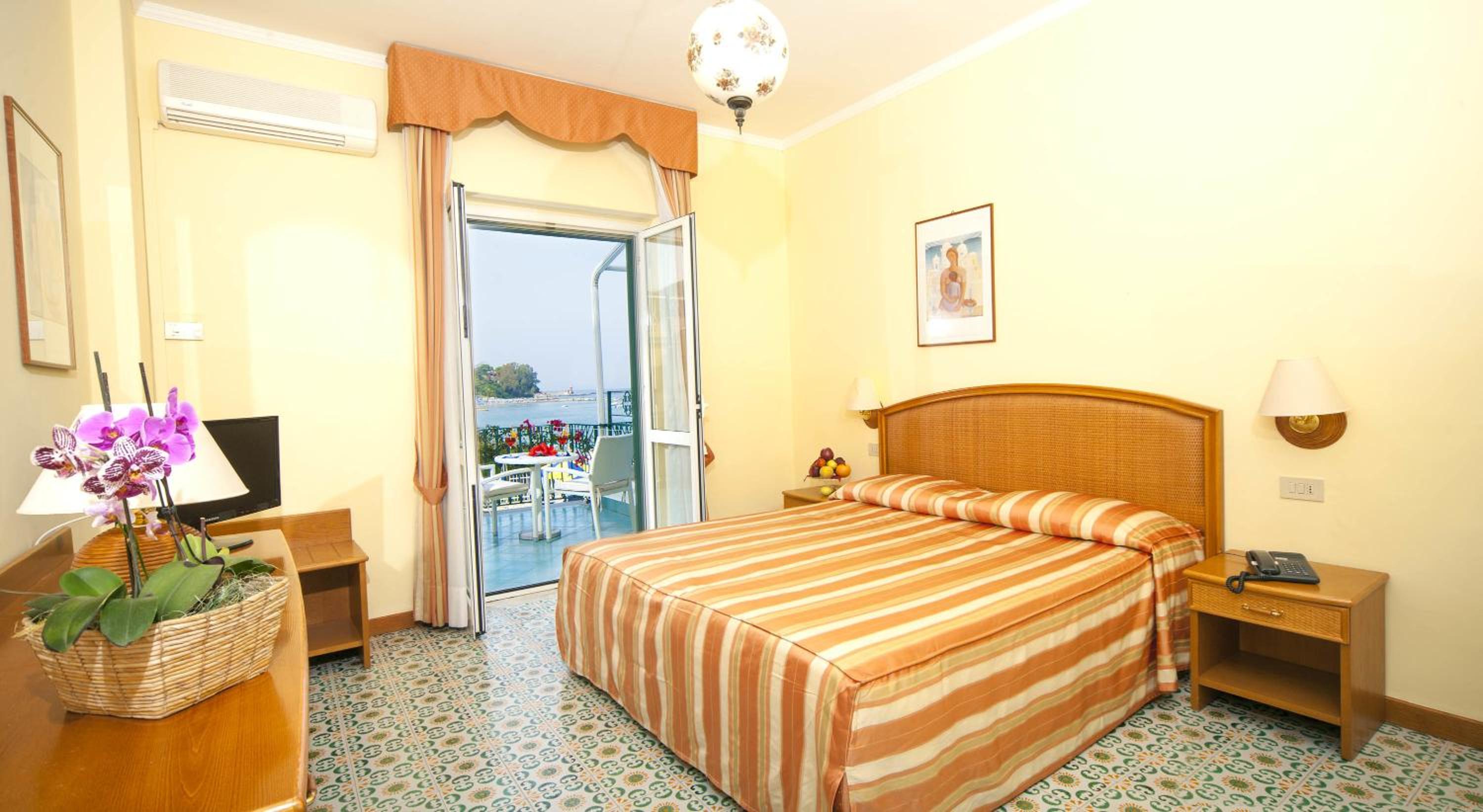 Double or Twin Room with Sea View