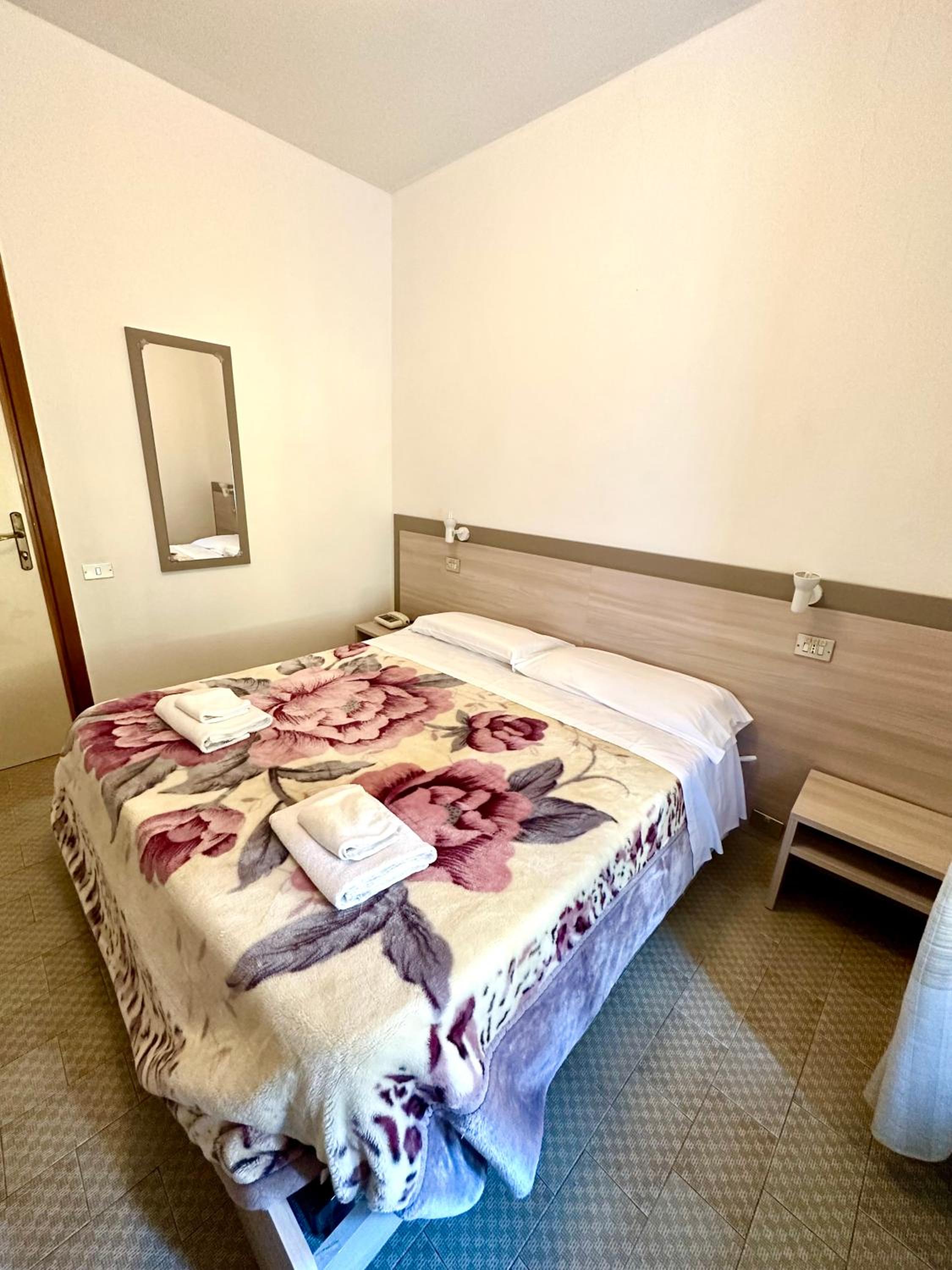 Double Room - Photo 3