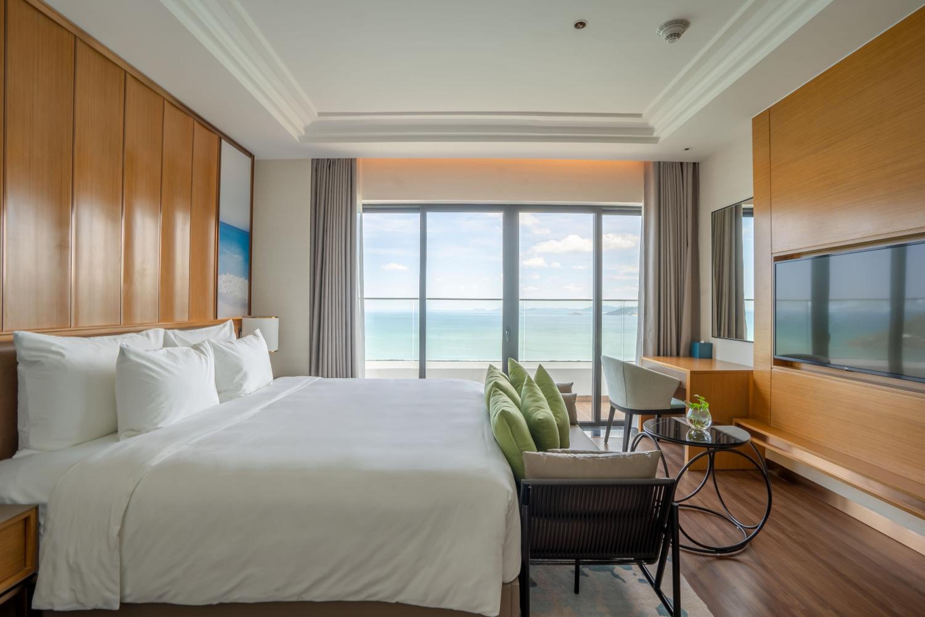 Suite with Sea View - Photo 11