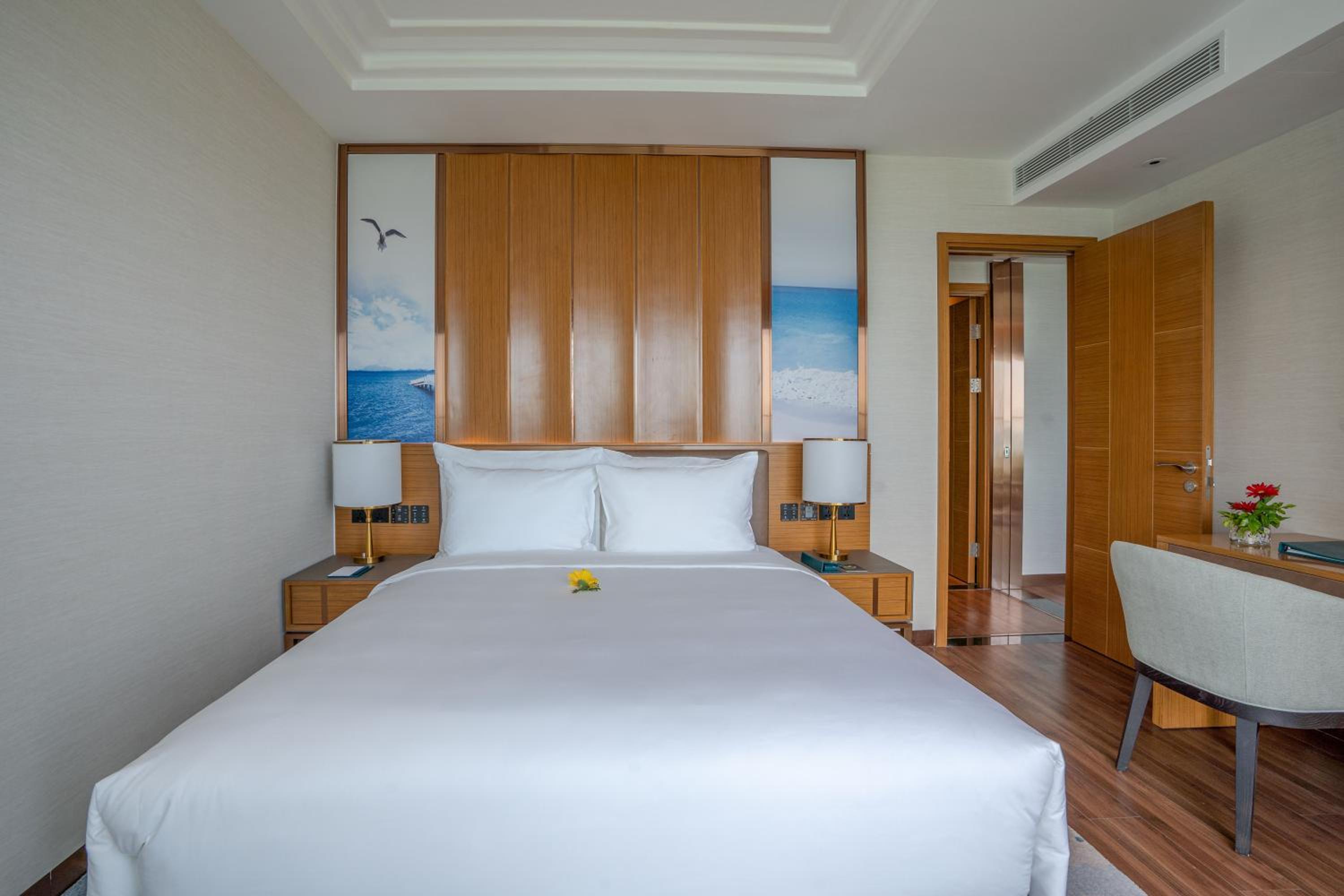 Suite with Sea View - Photo 10