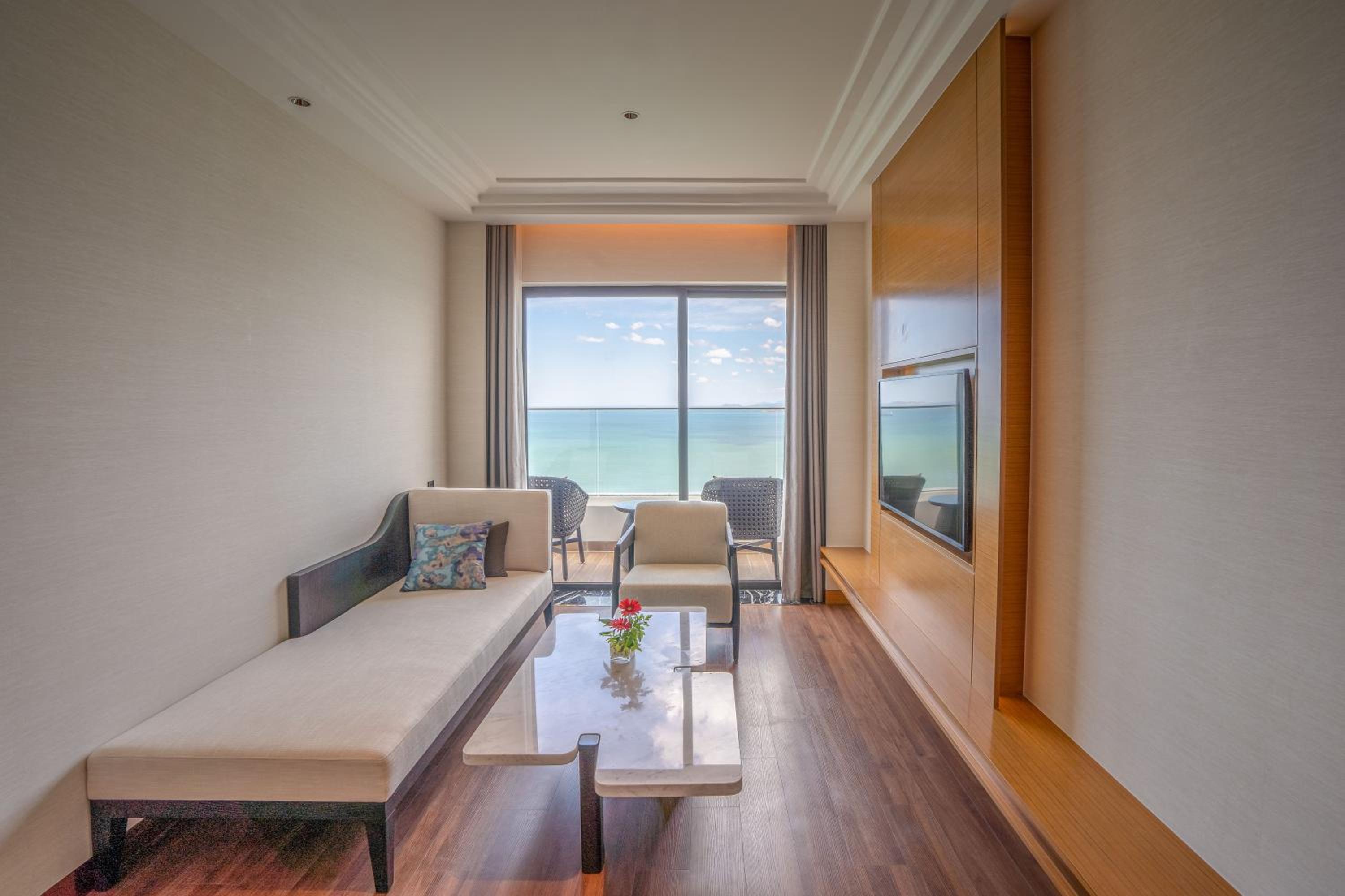 Suite with Sea View - Photo 12