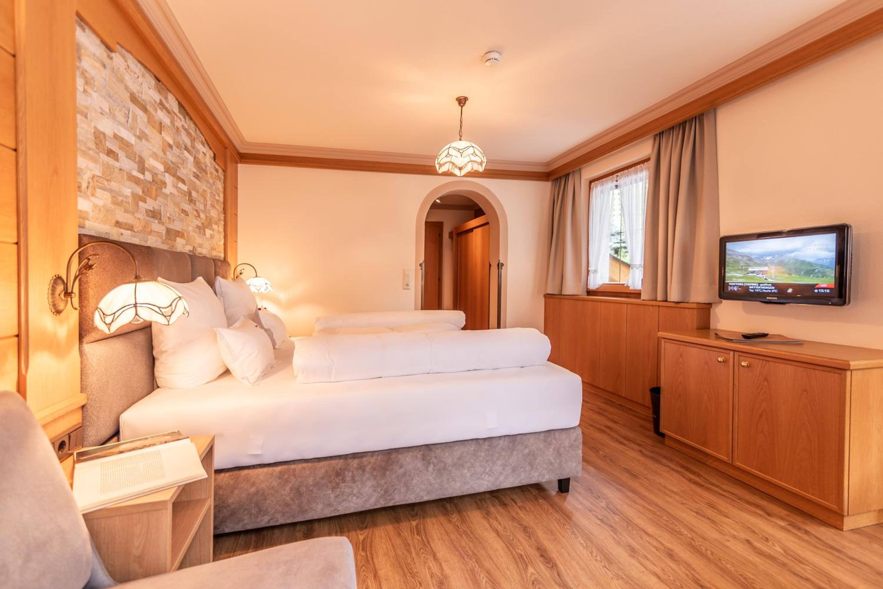 Double or Twin Room with Balcony photo 3