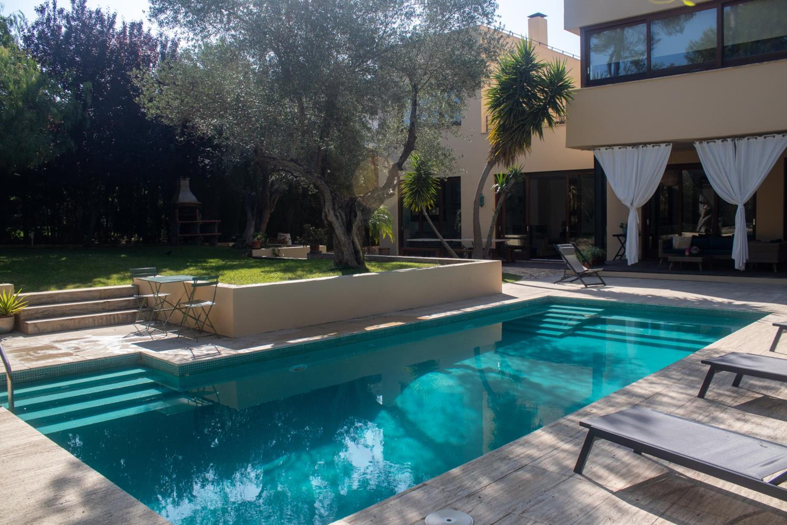 Six-Bedroom House - Photo 130