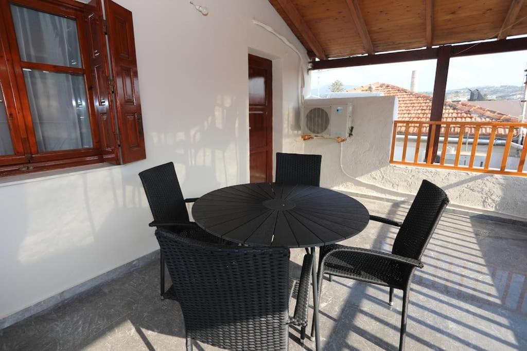 Three-Bedroom House photo 3