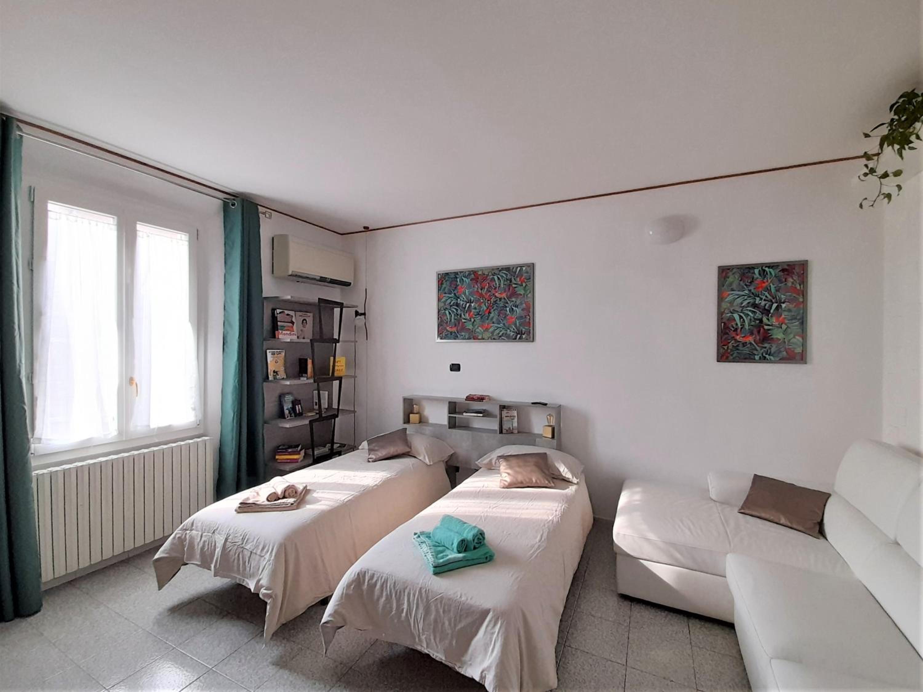Double Room - Photo 7