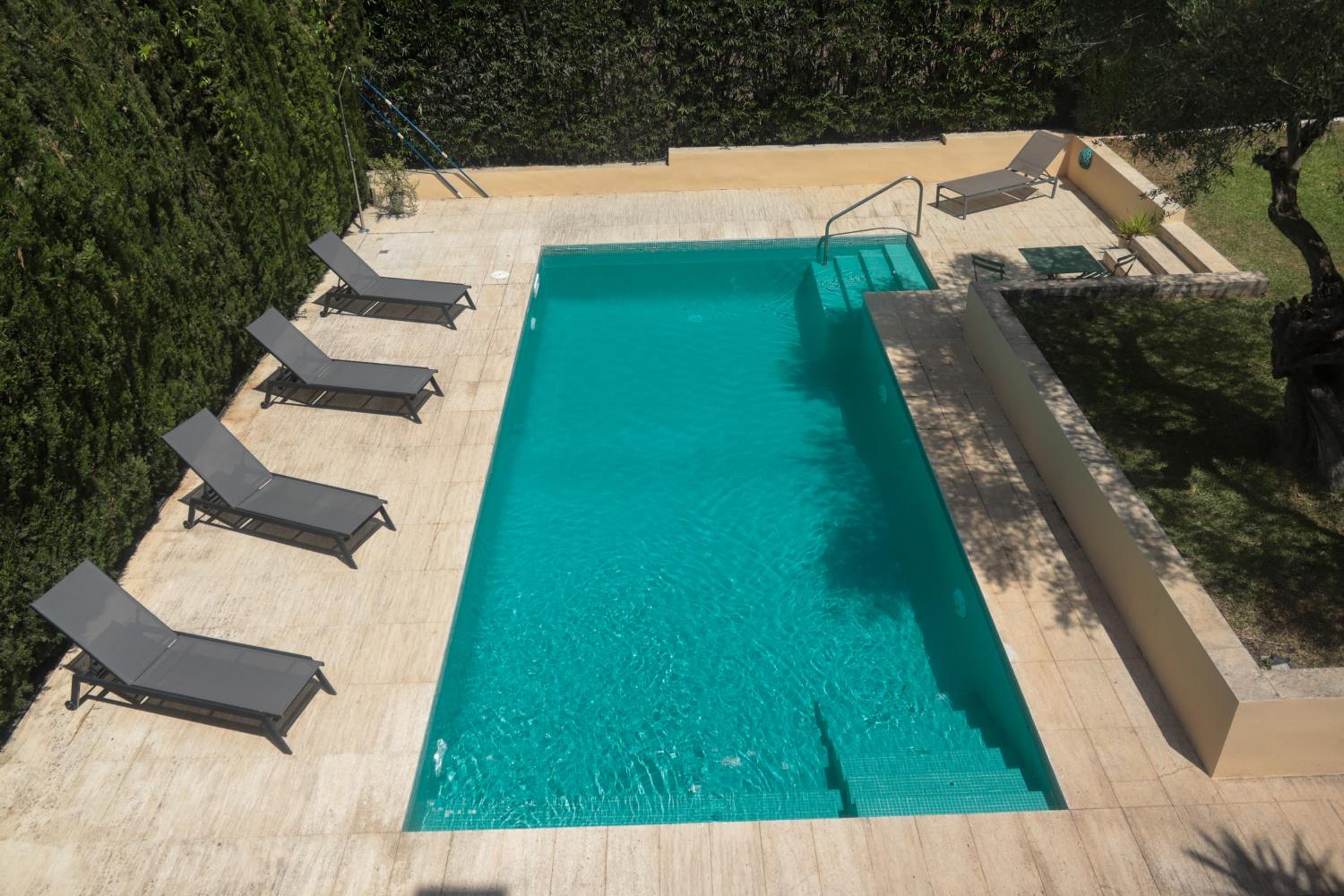 Six-Bedroom House - Photo 28
