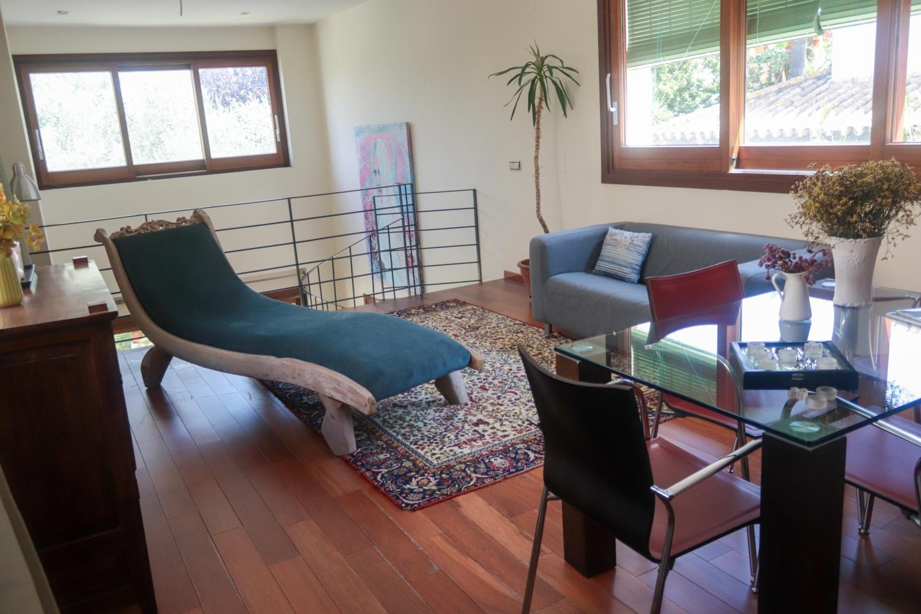 Six-Bedroom House - Photo 30