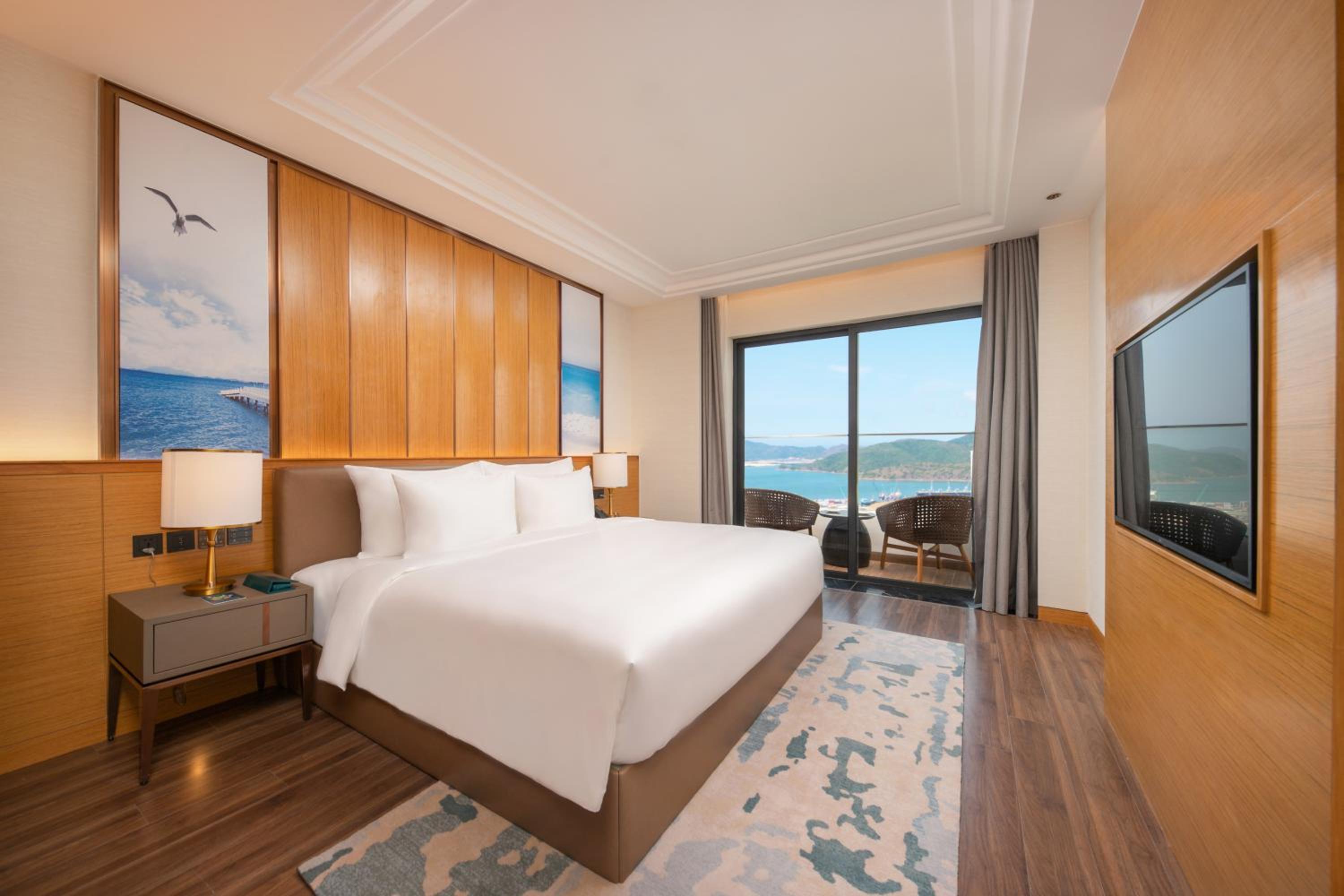 ​Premium Oceanview Double Room - Photo 17