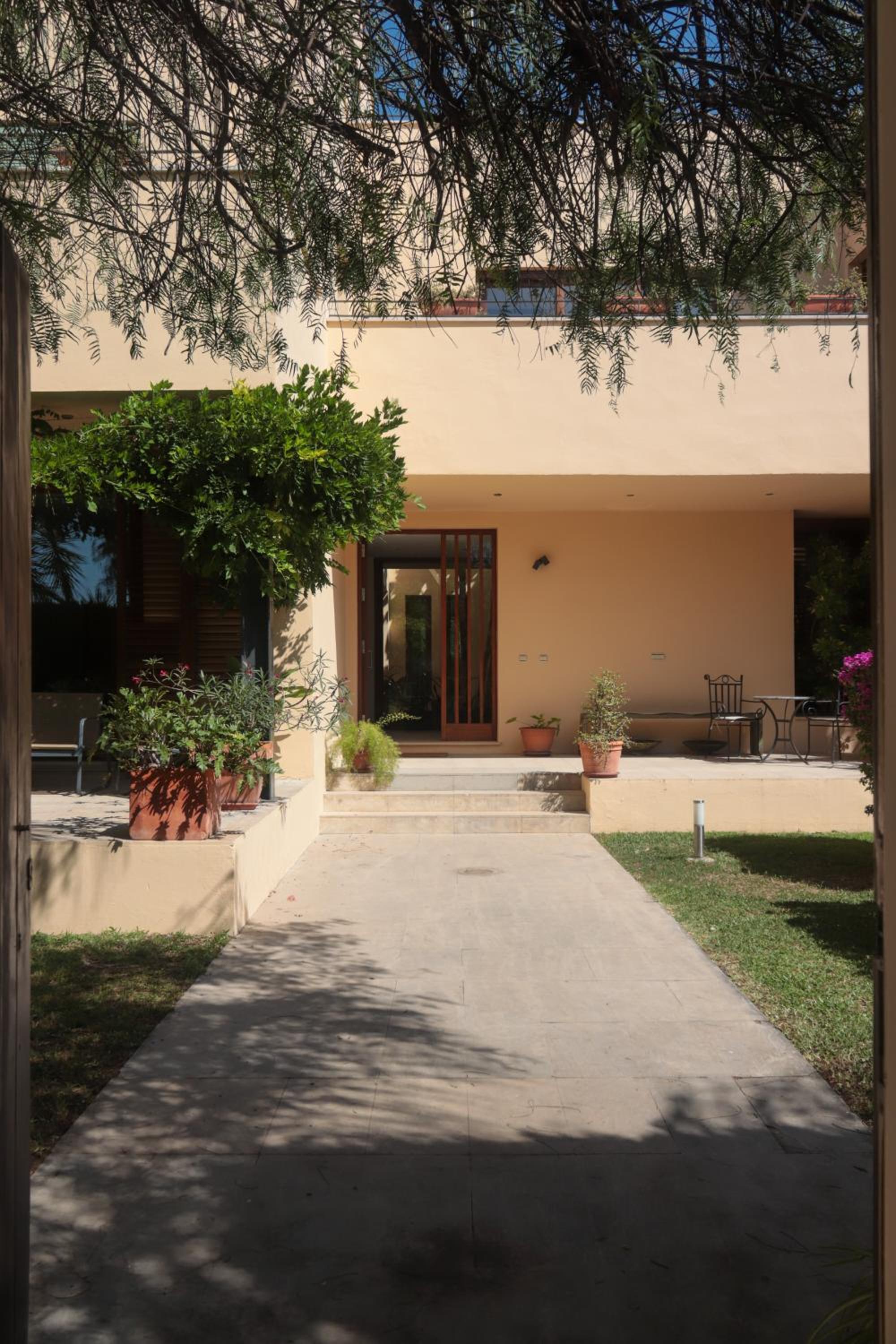 Six-Bedroom House - Photo 36