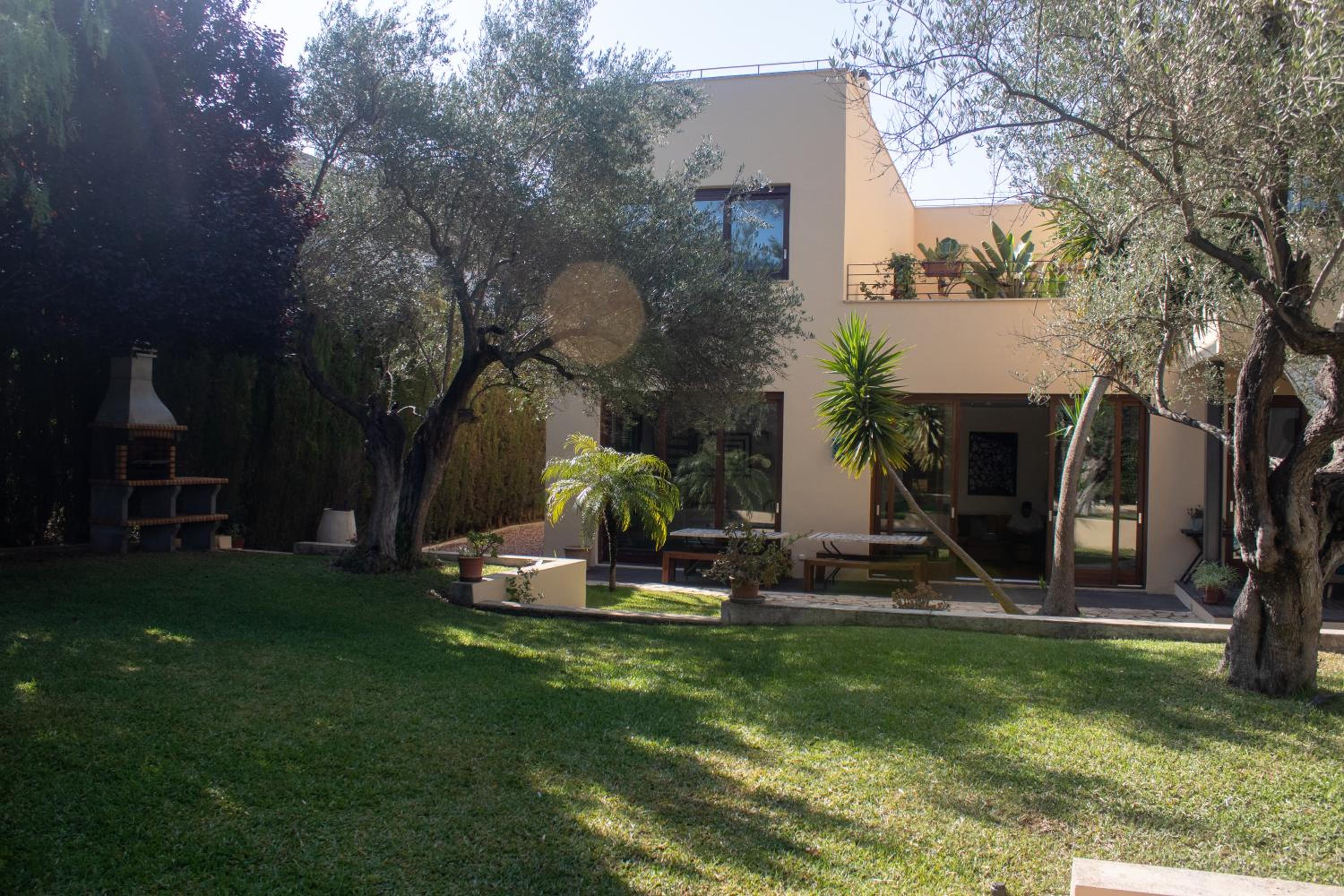 Six-Bedroom House - Photo 64