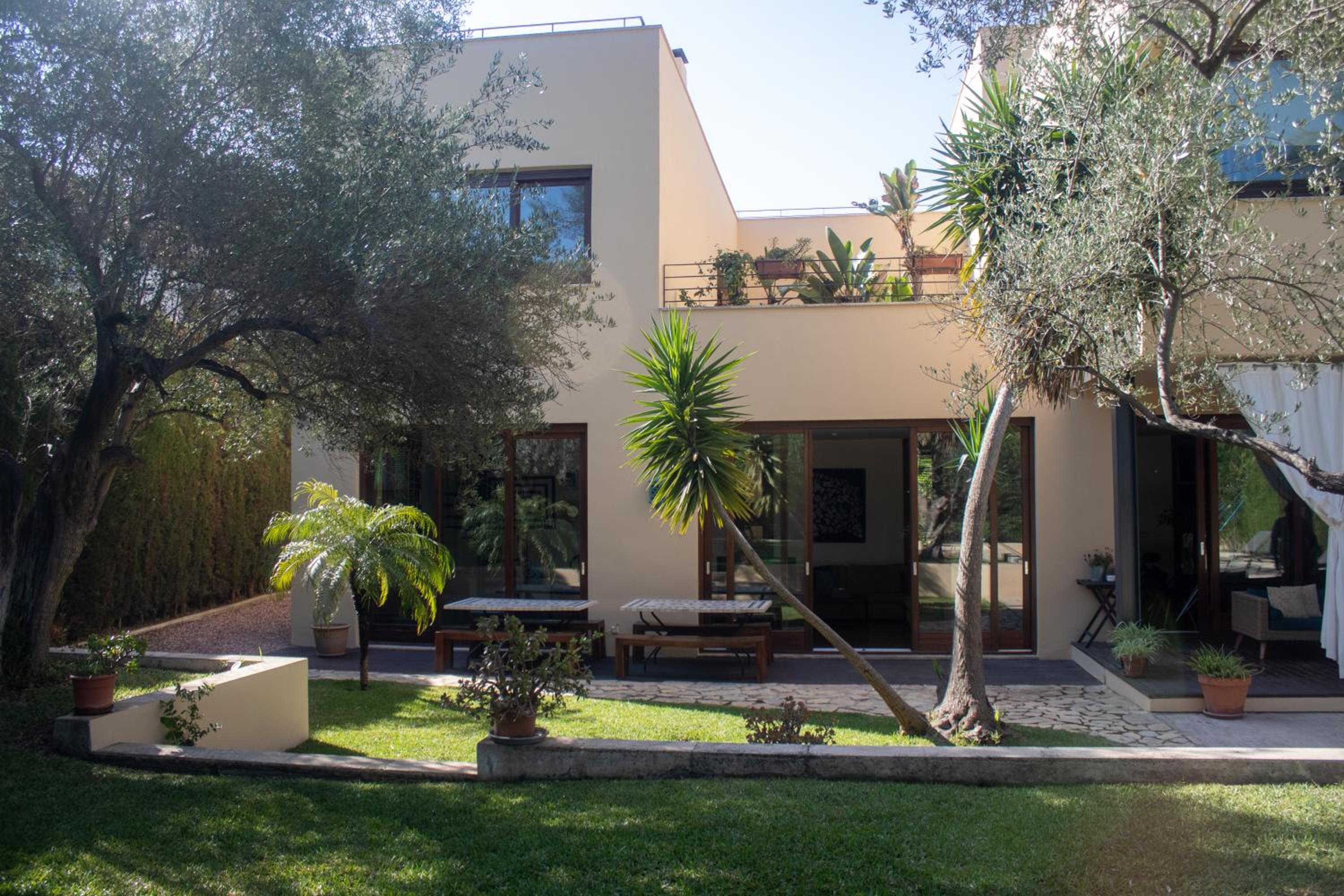 Six-Bedroom House - Photo 65