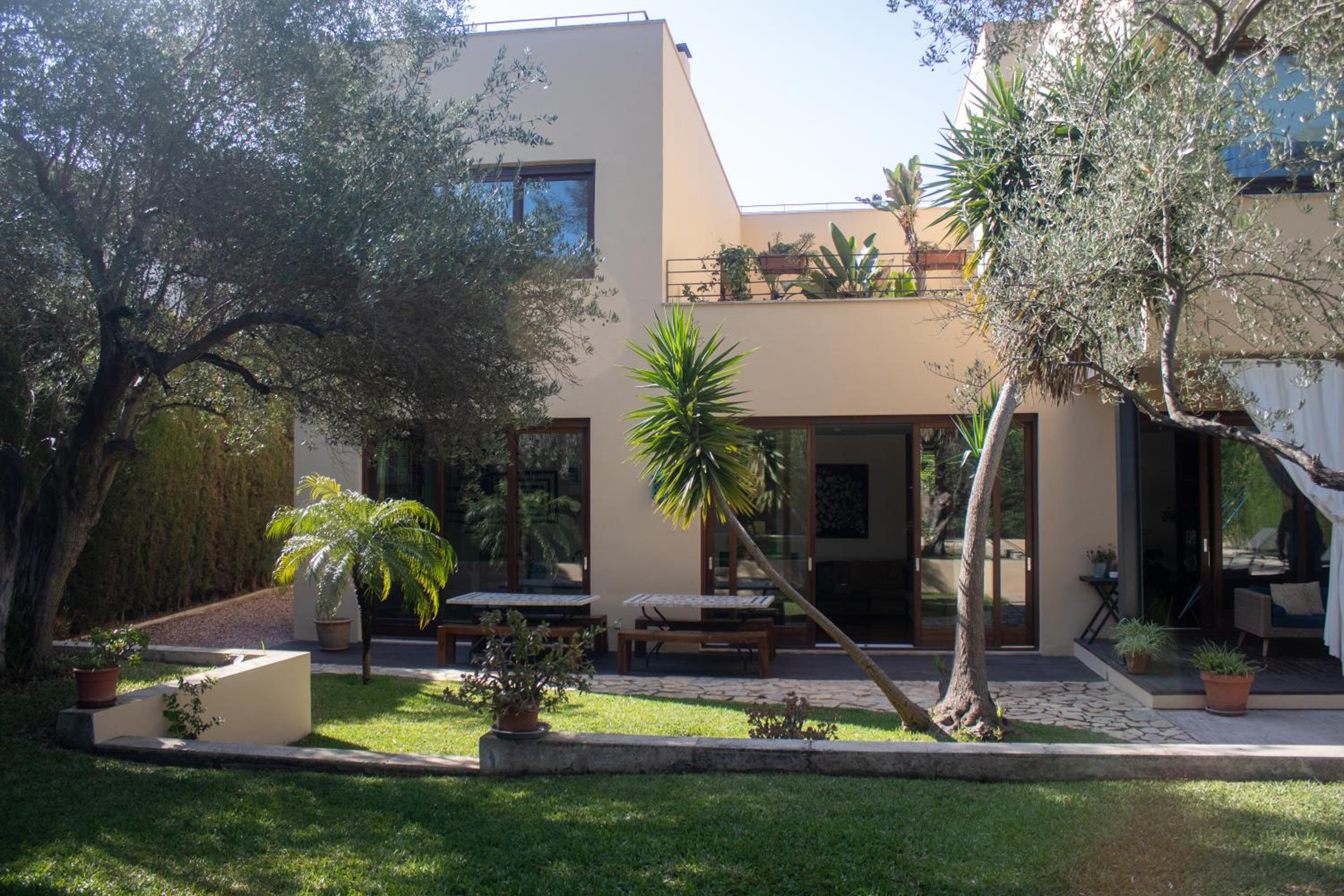 Six-Bedroom House - Photo 91
