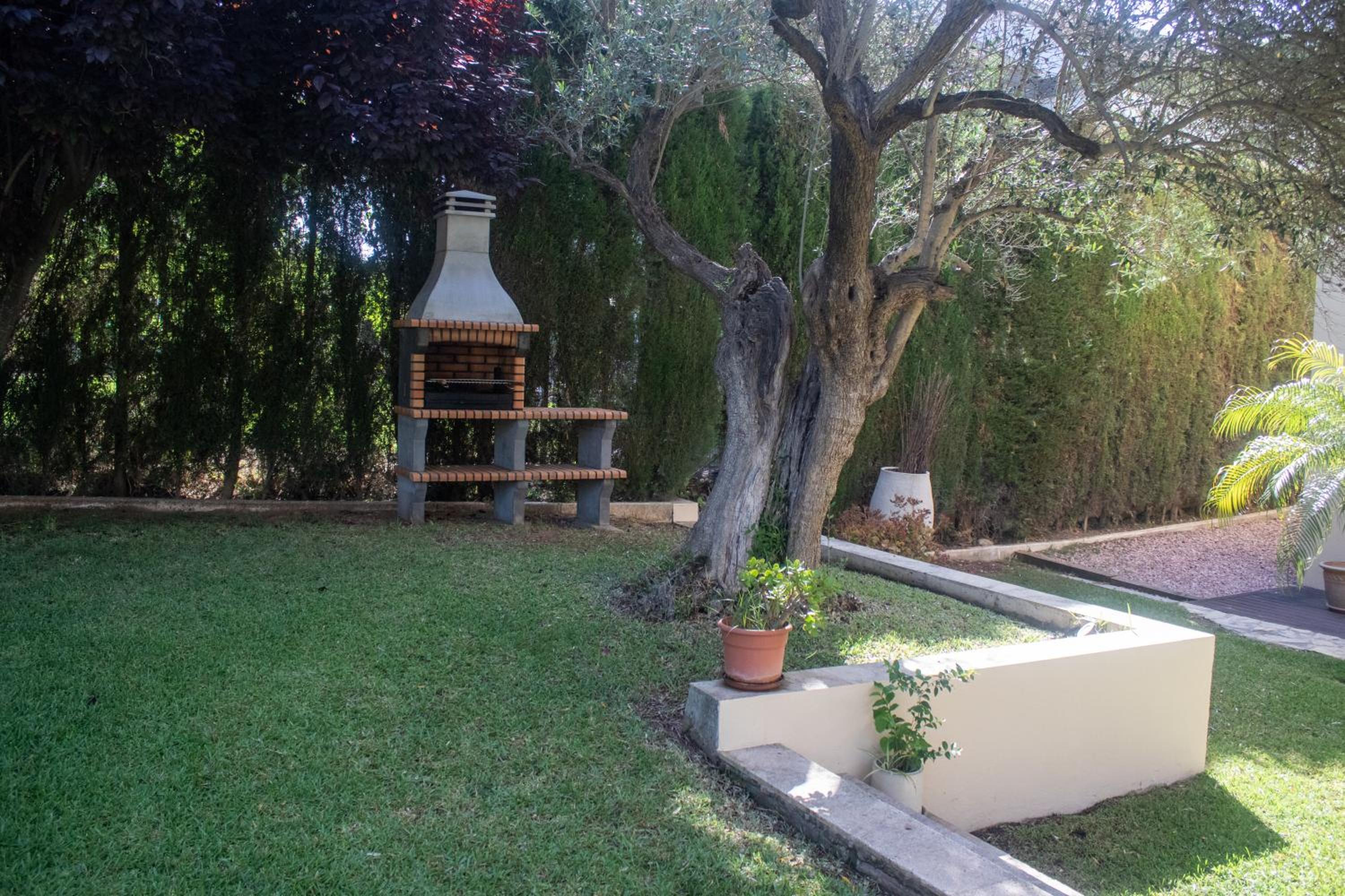 Six-Bedroom House - Photo 94