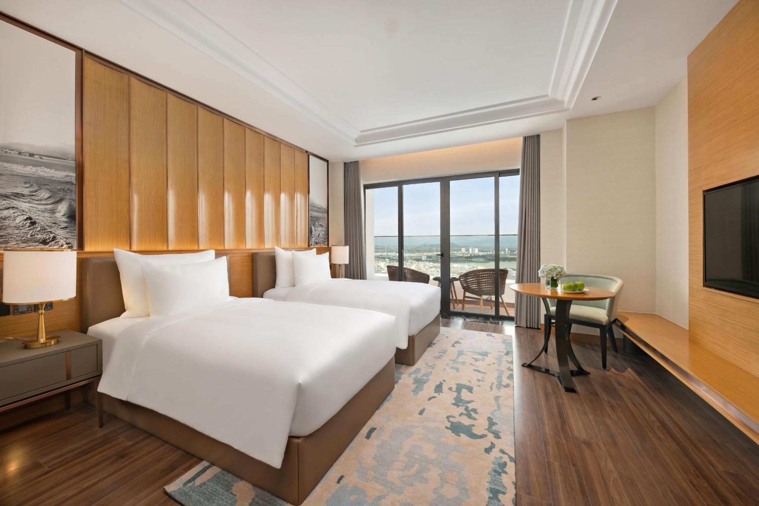 ​Premium Bayview Twin Room - Photo 6