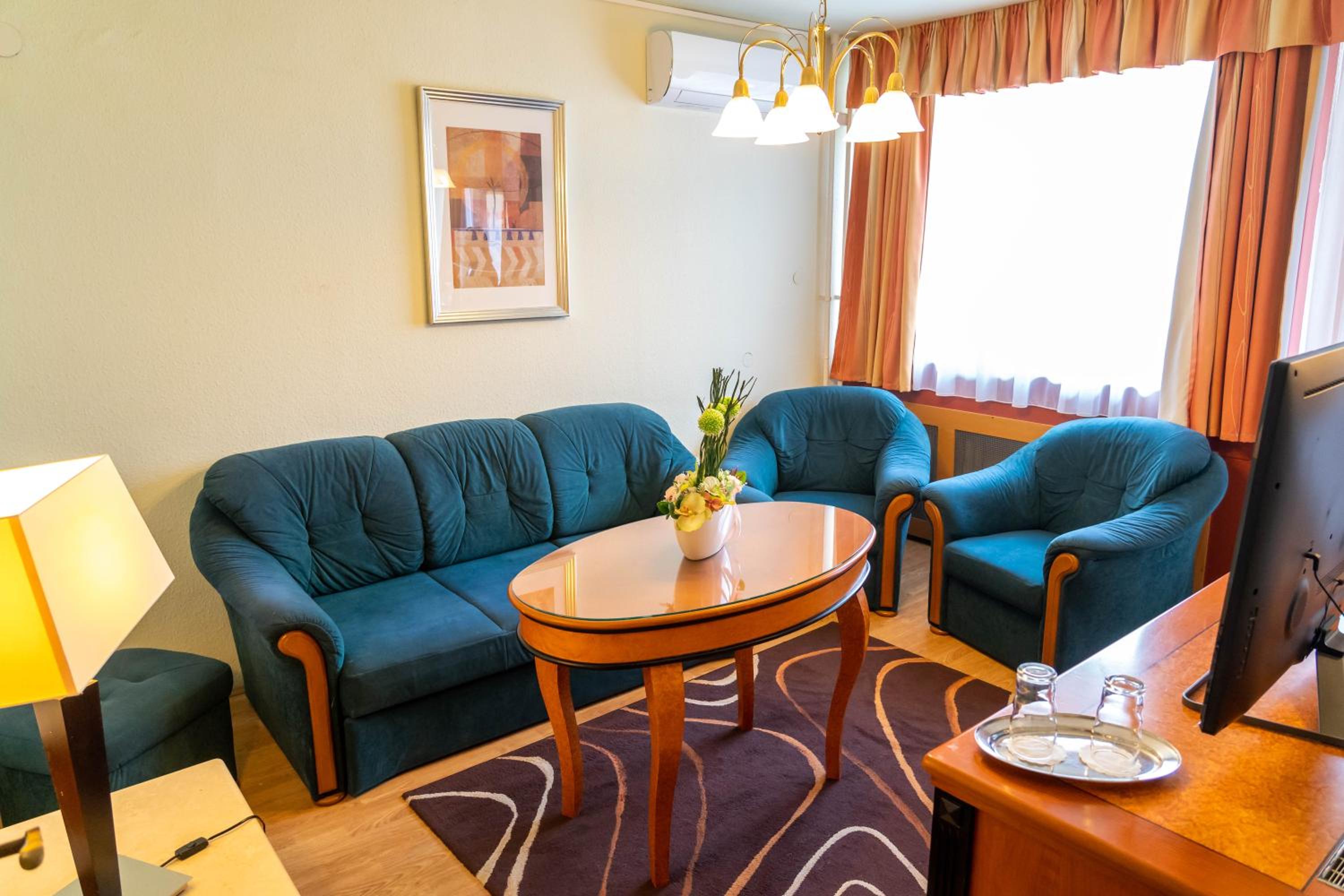 One-Bedroom Apartment - Photo 4