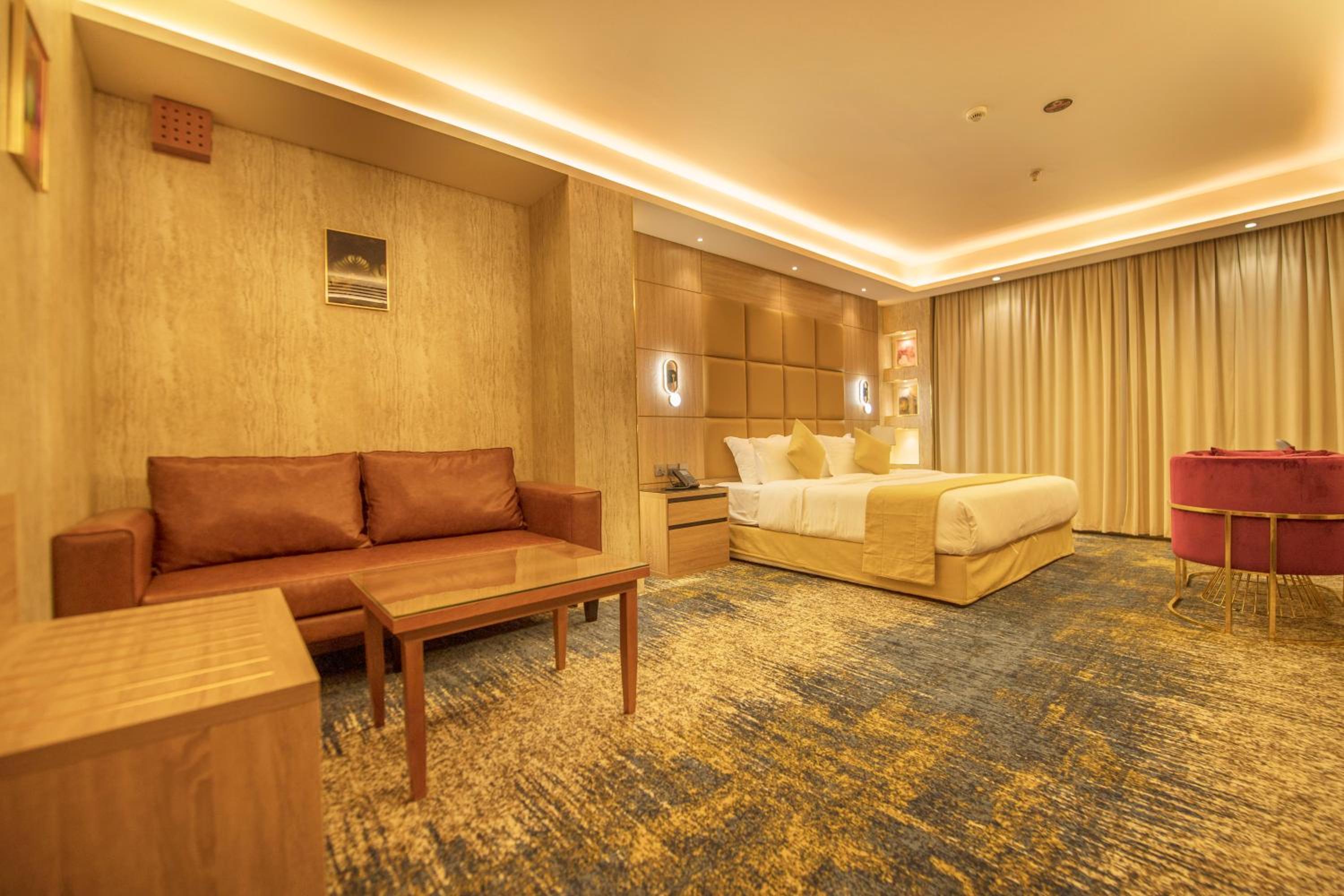 Deluxe King Studio