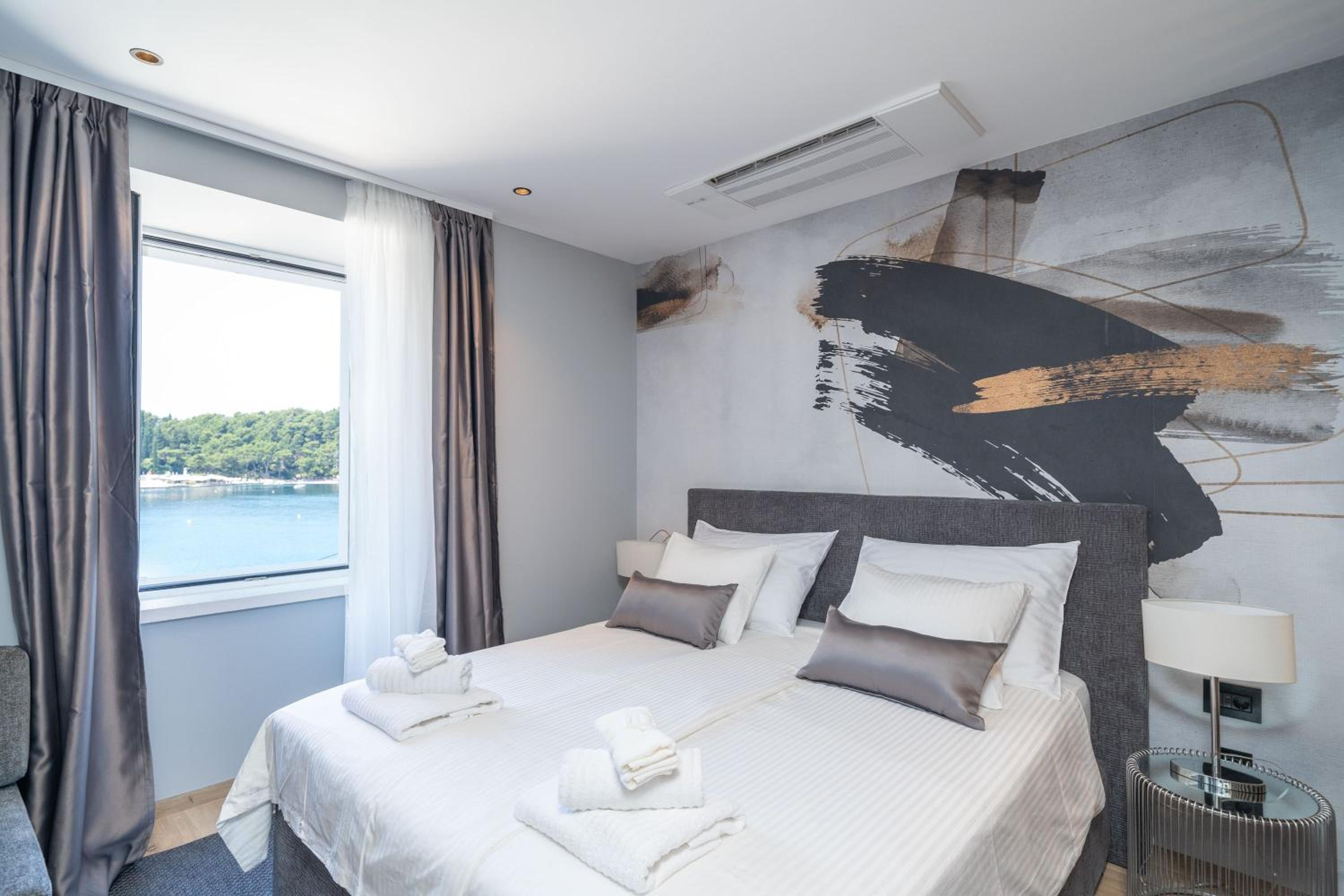 Studio Apartment with Sea View photo 1