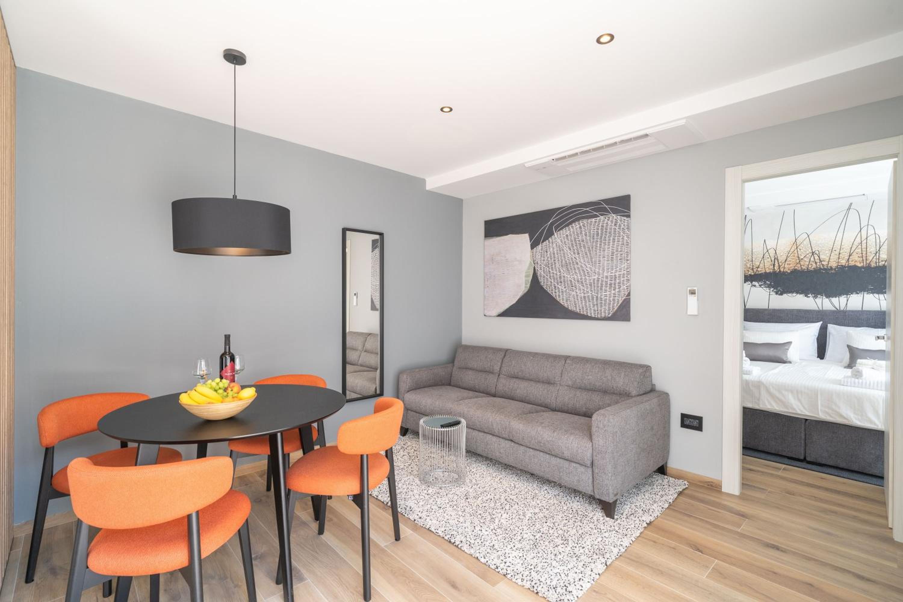 Luxury One Bedroom Apartment with Terrace photo 1