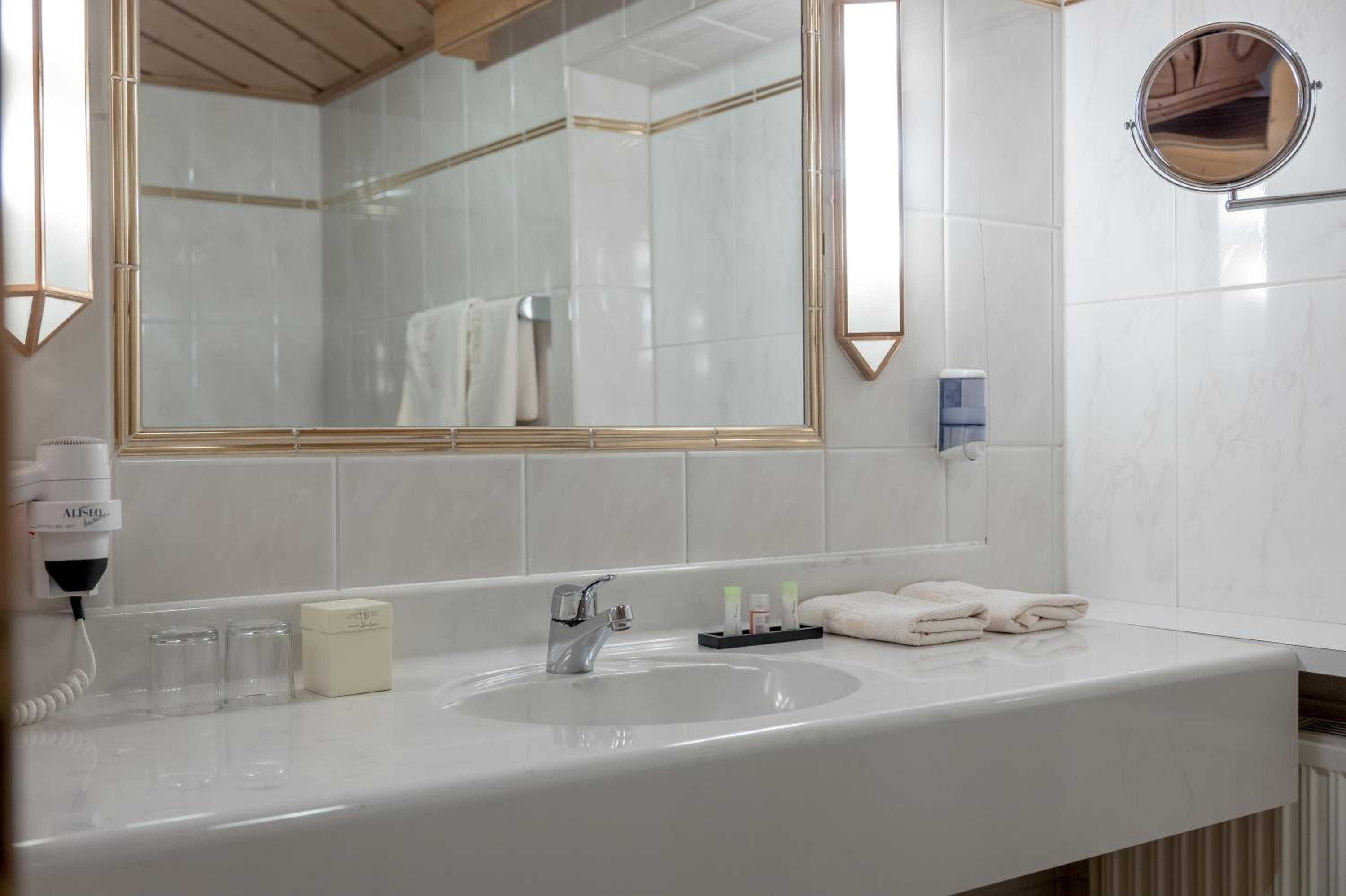 Standard Double Room - Photo 4
