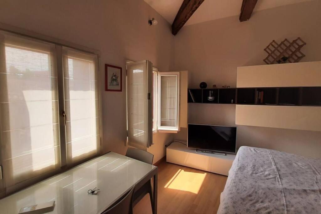 Studio Apartment photo 2