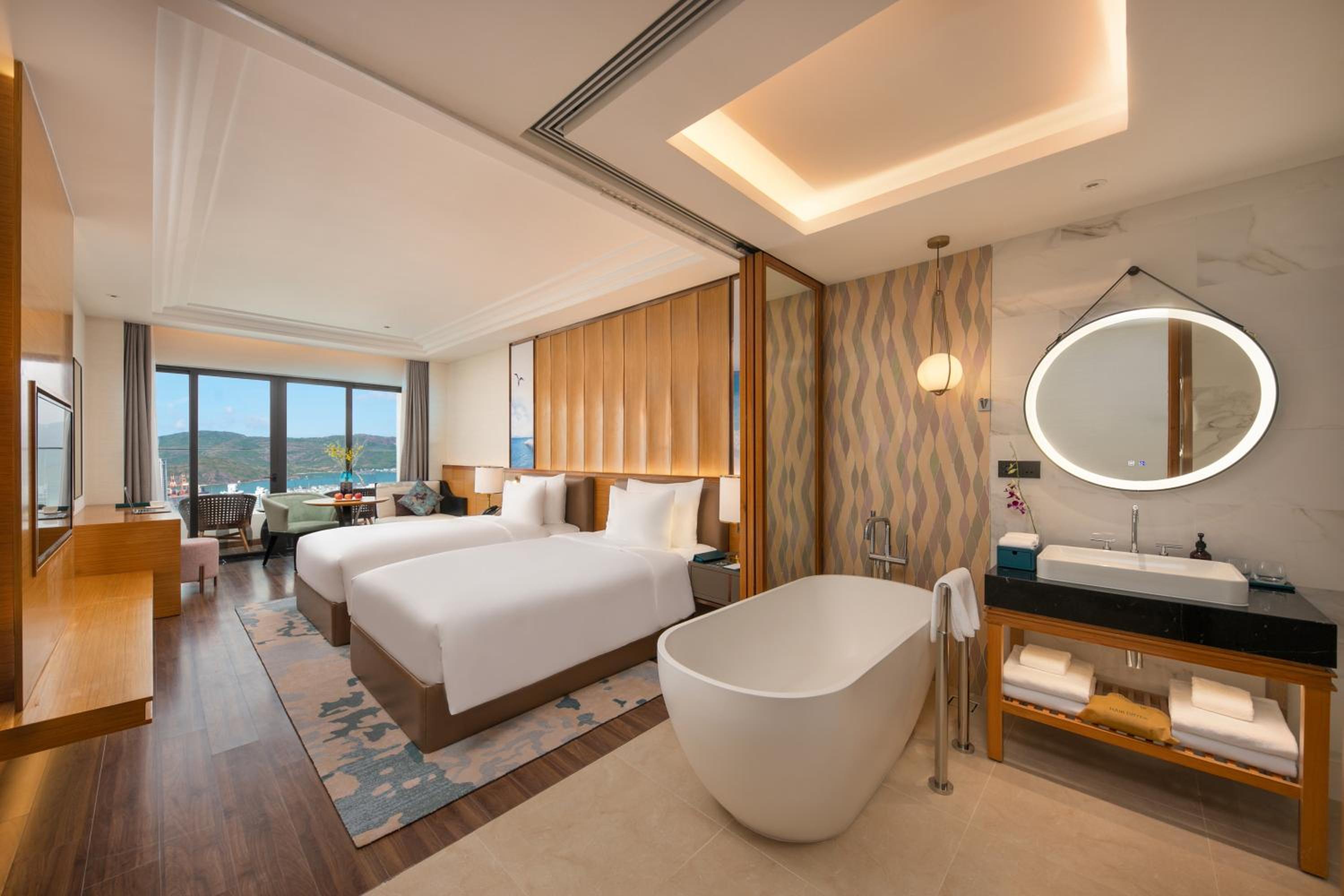 ​Premium Oceanview Twin Room - Photo 6