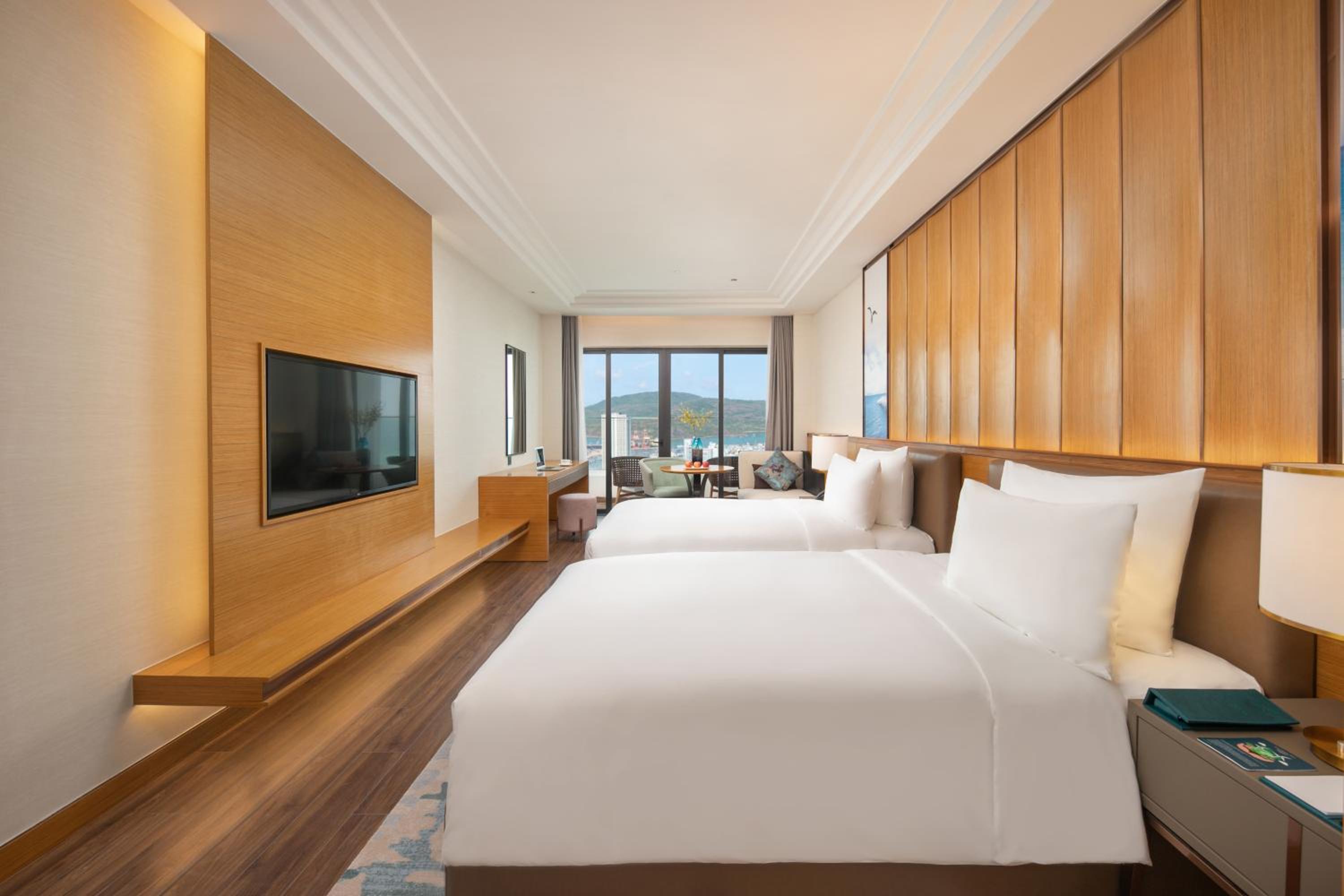​Premium Oceanview Twin Room - Photo 5