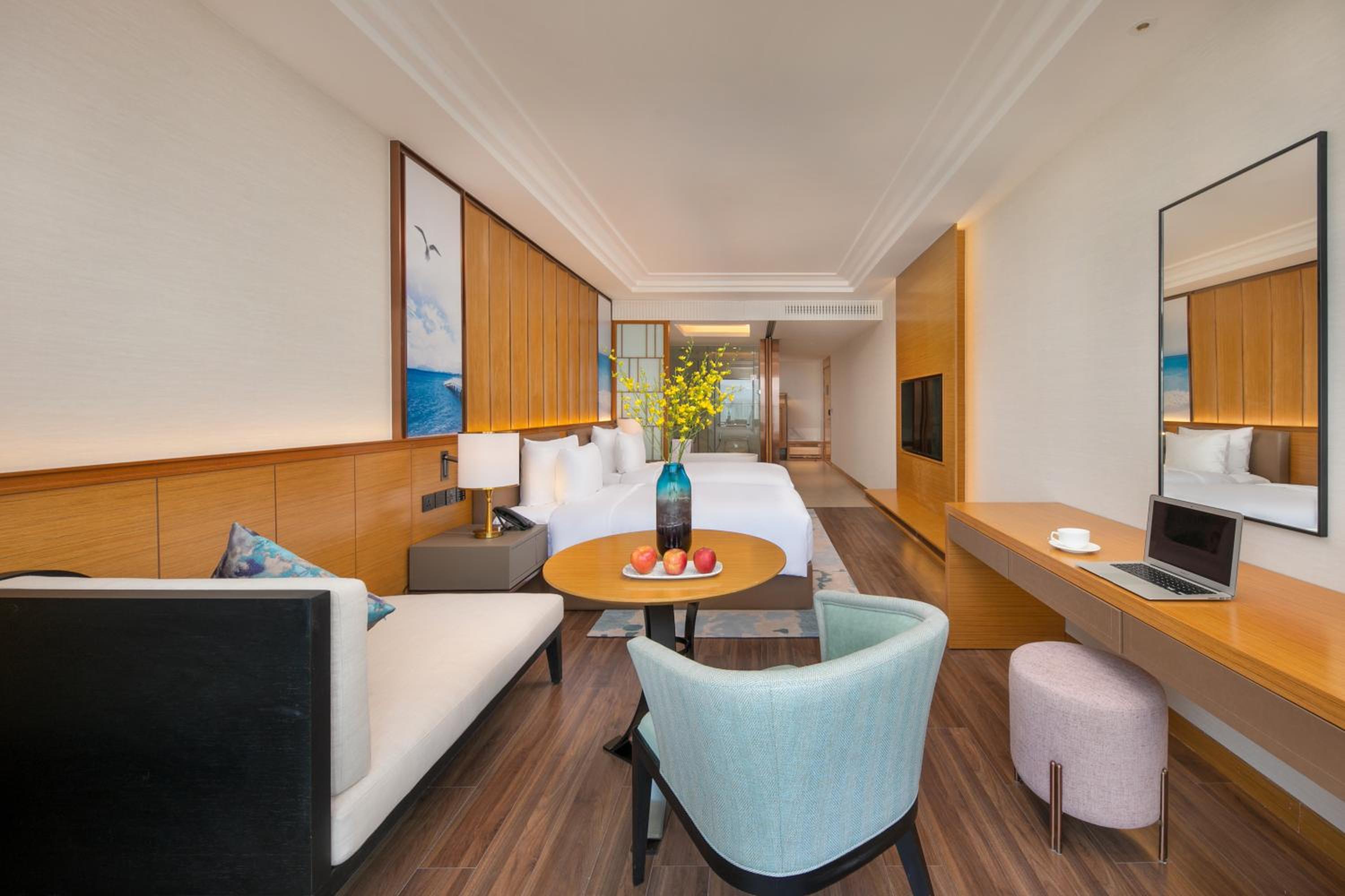 ​Premium Oceanview Twin Room - Photo 3