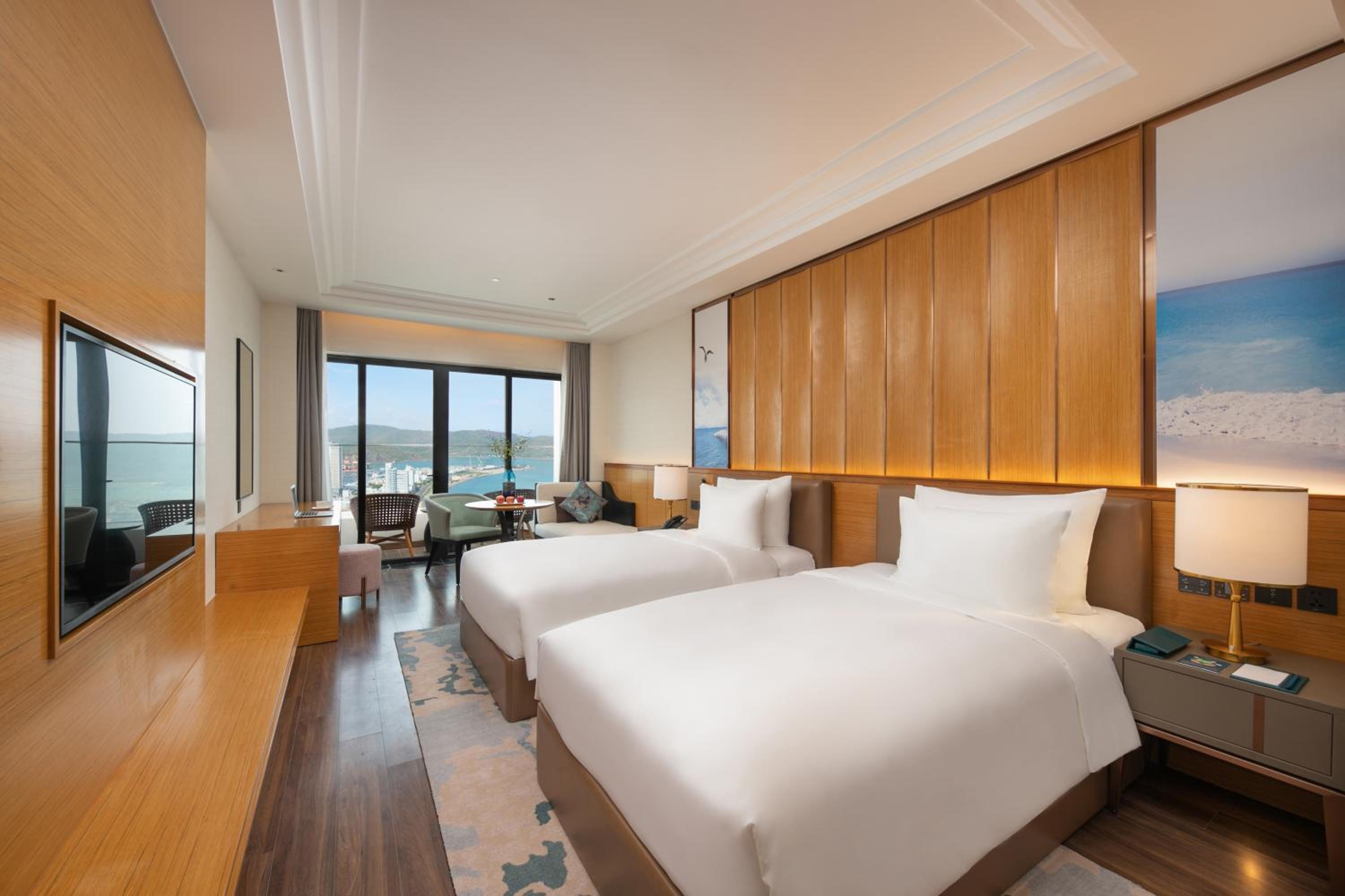 ​Premium Oceanview Twin Room - Photo 4