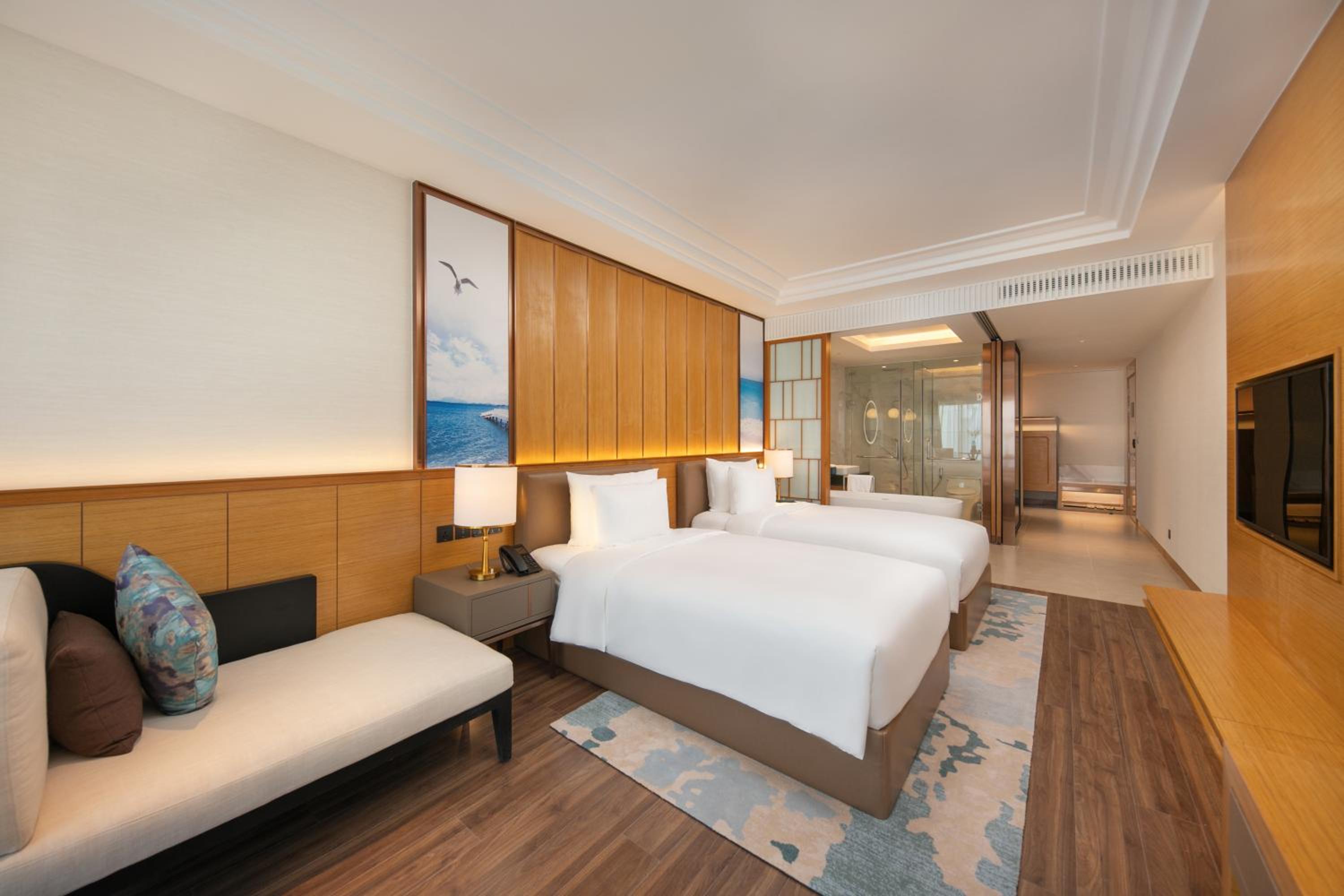 ​Premium Oceanview Twin Room - Photo 1
