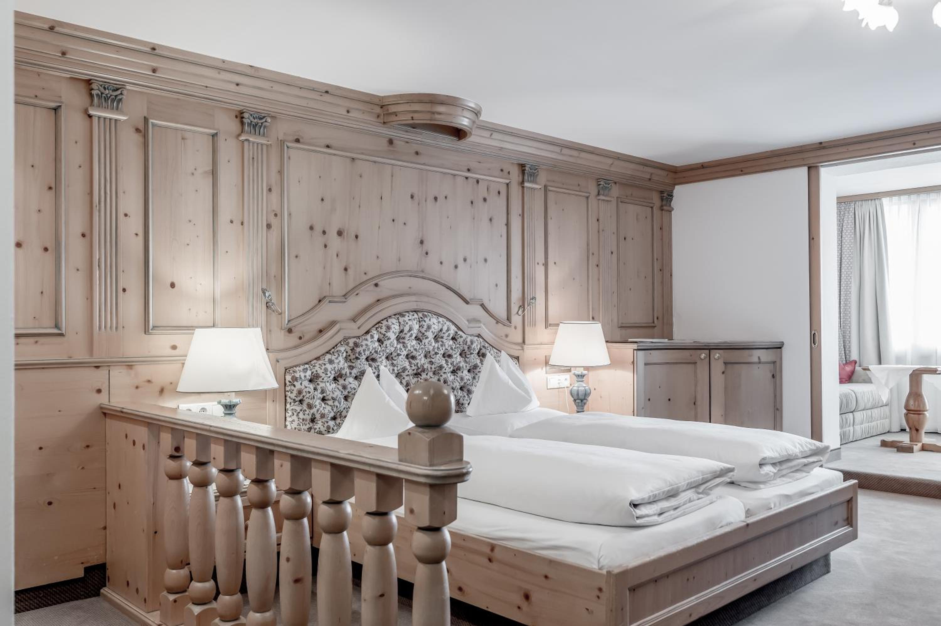 Junior Suite with Mountain View - Photo 8