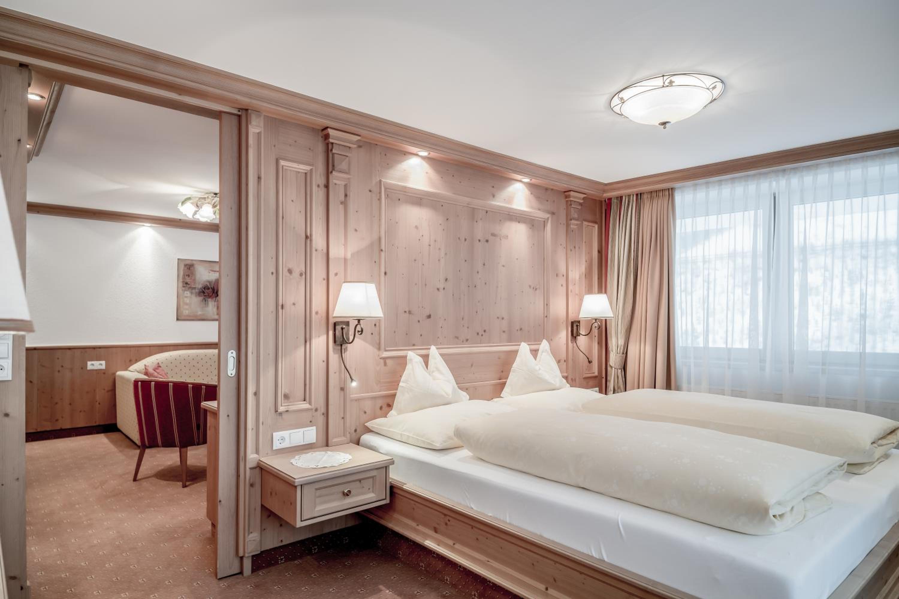 Junior Suite with Mountain View - Photo 4
