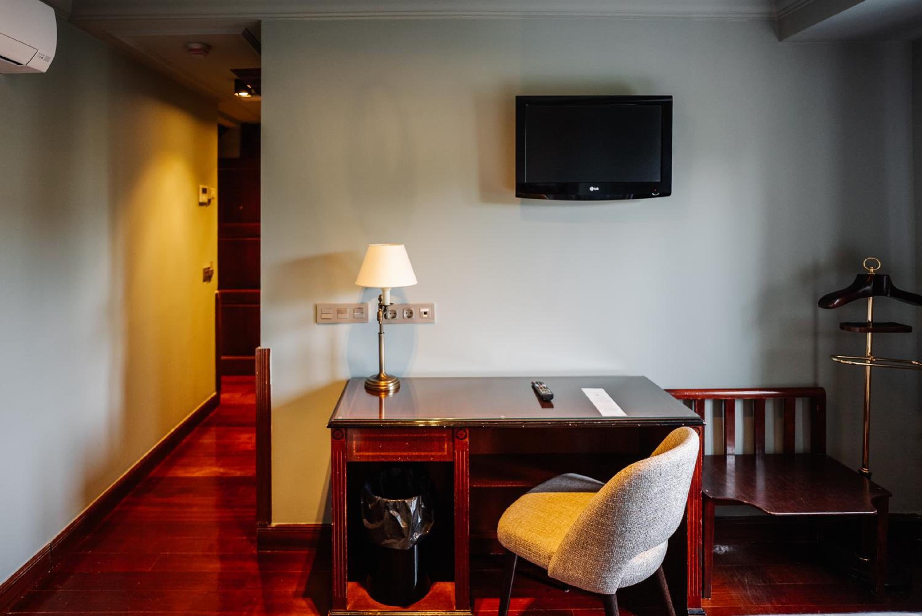 Standard Twin Room - Photo 10