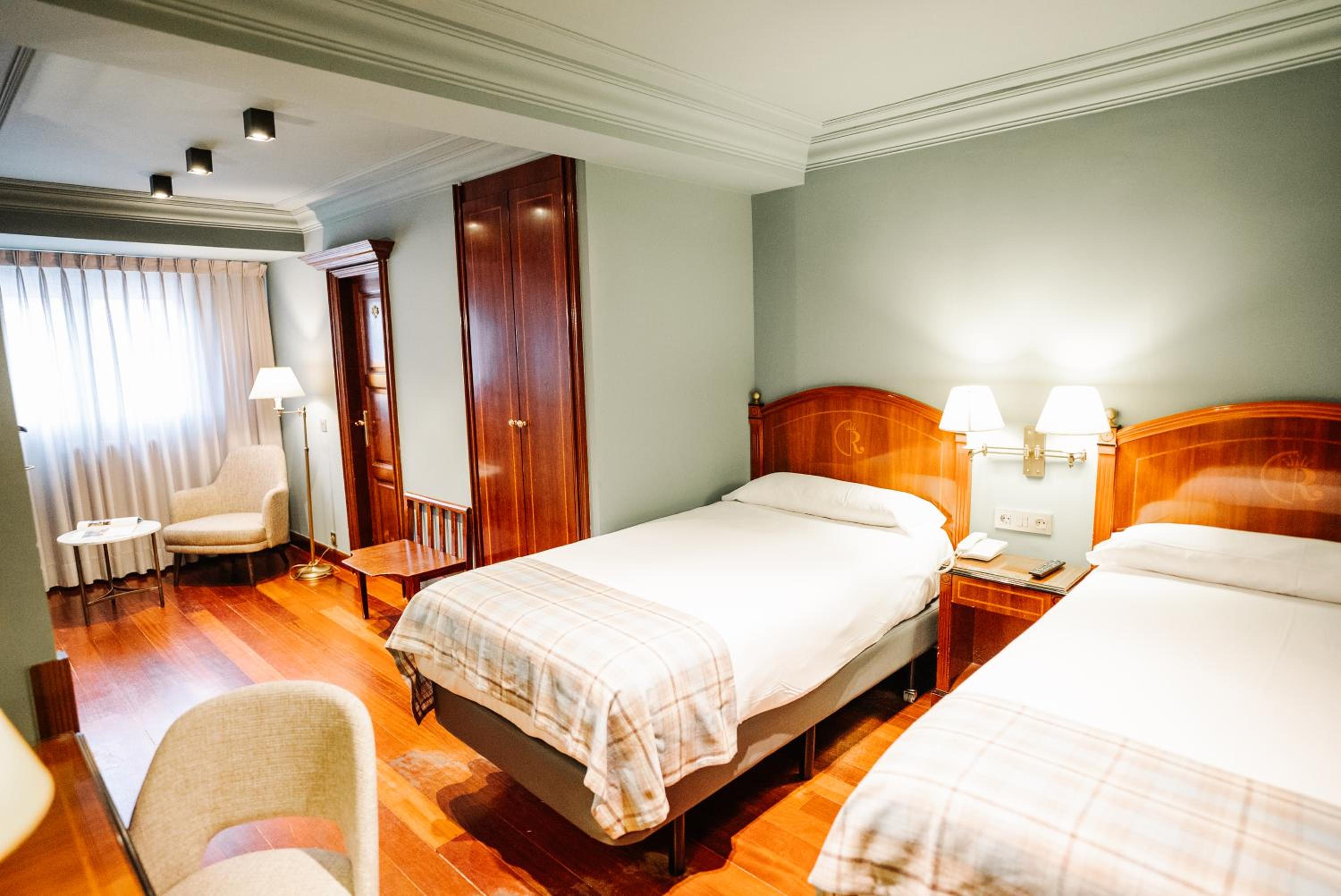 Standard Twin Room - Photo 1