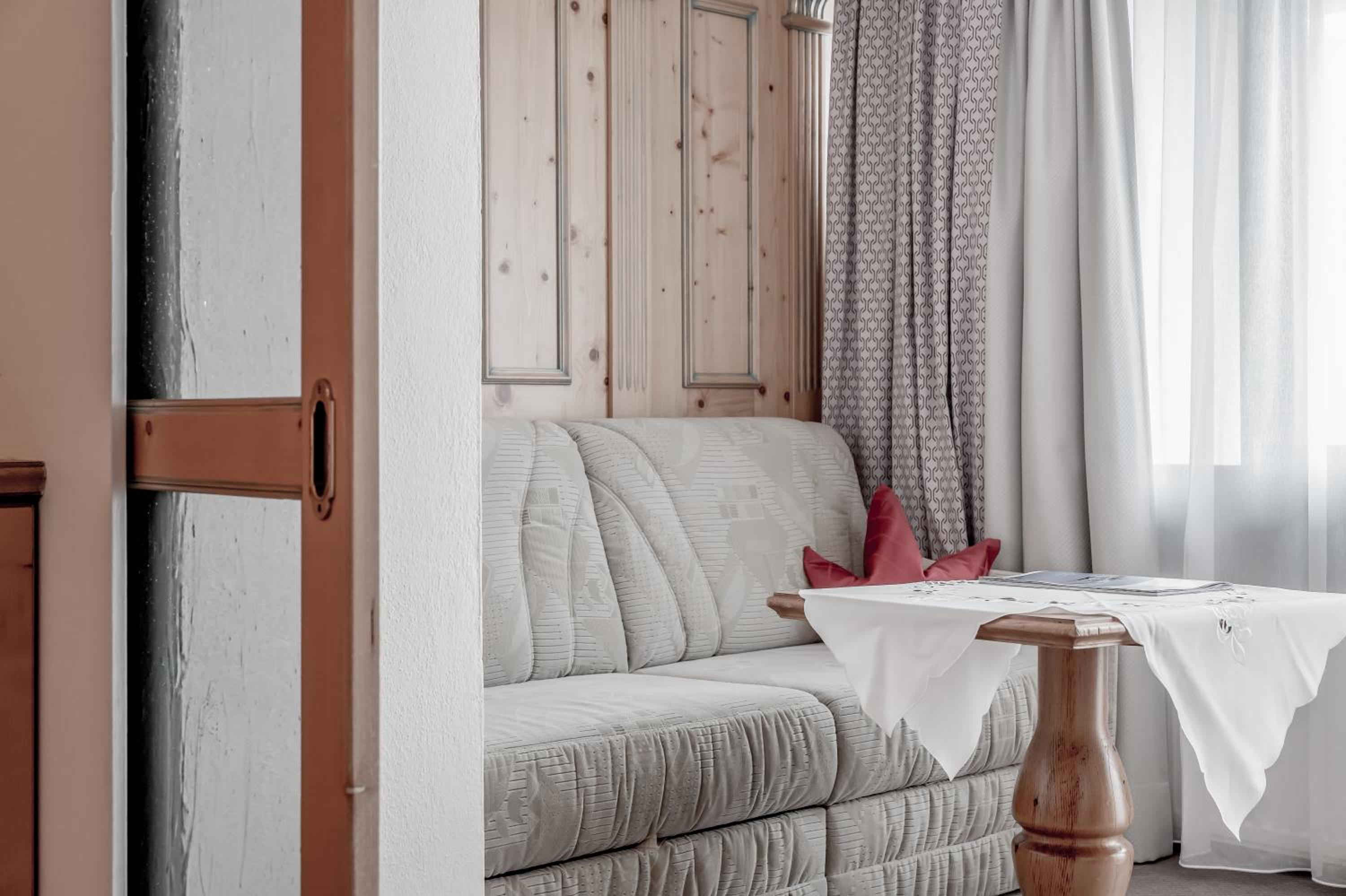 Junior Suite with Mountain View - Photo 9